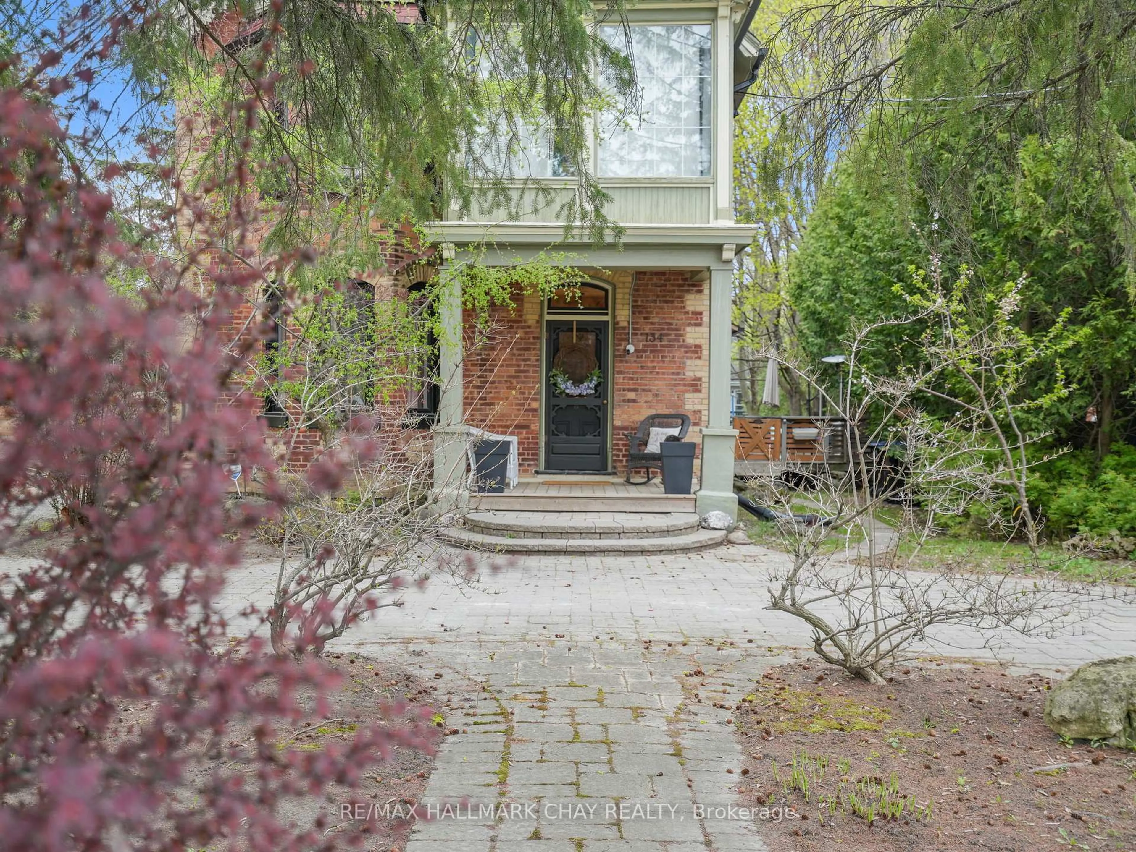 Home with brick exterior material, street for 134 Victoria St, New Tecumseth Ontario L9R 1K6
