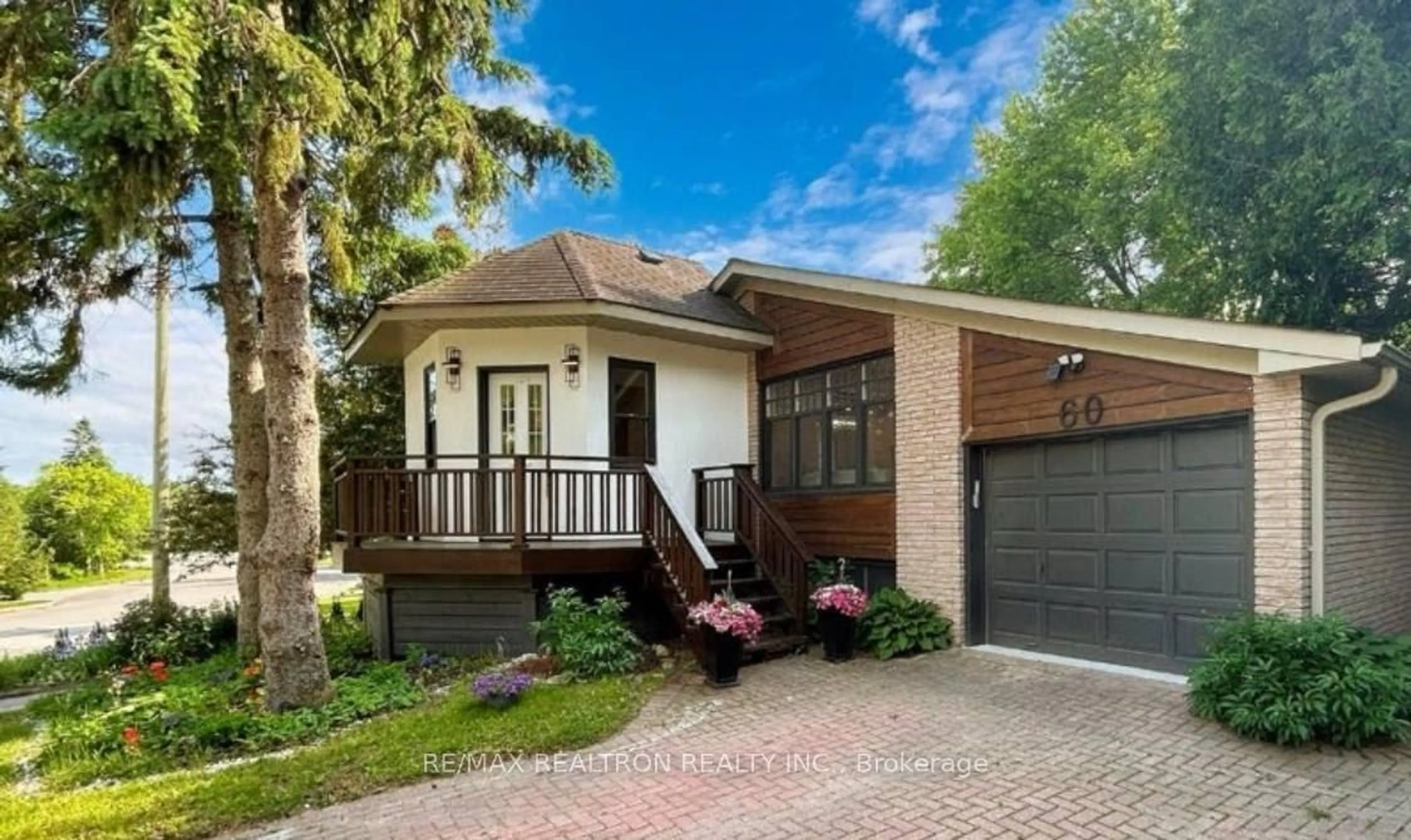 Home with brick exterior material, street for 60 Hillview Dr, Newmarket Ontario L3Y 4H9