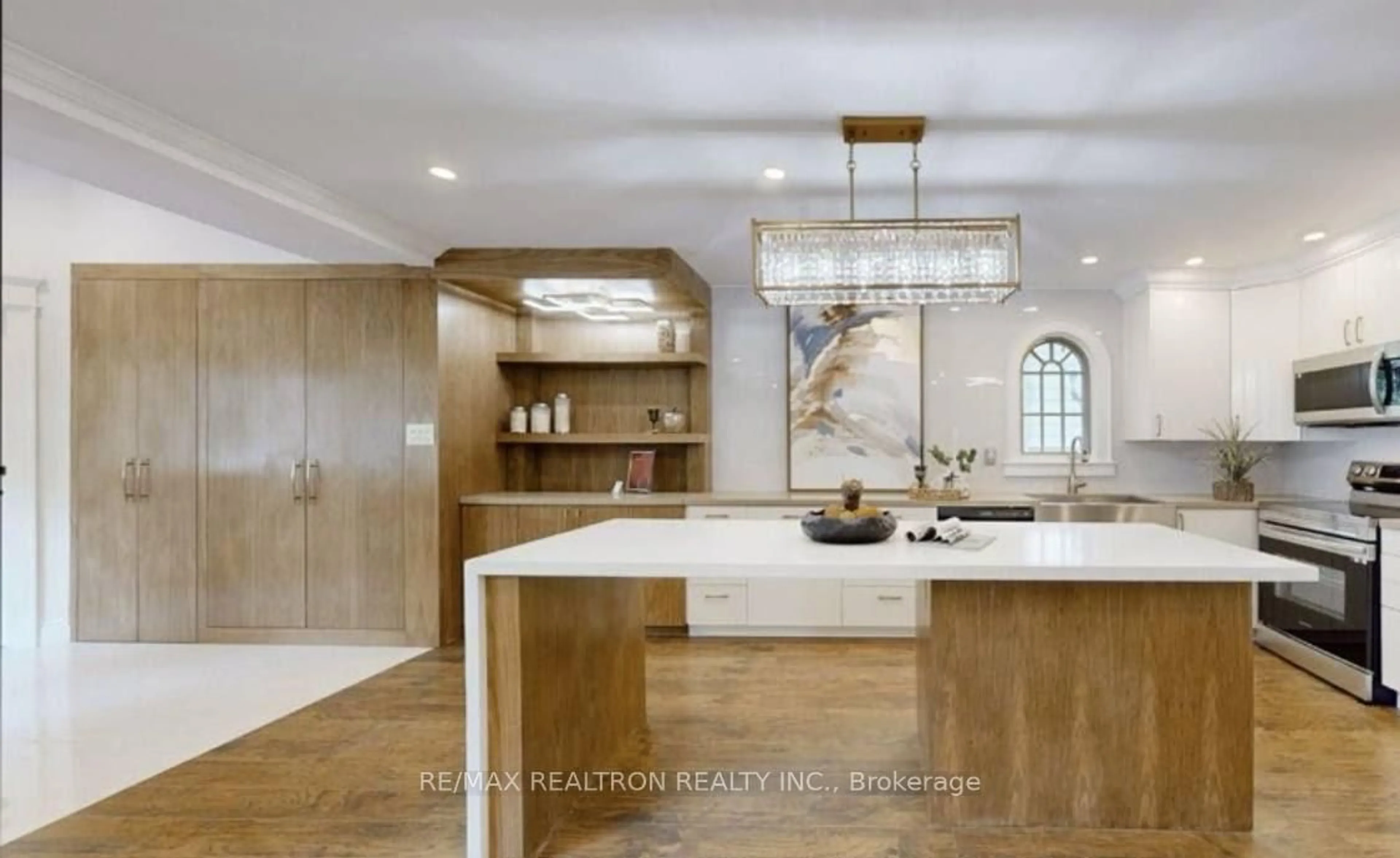 Contemporary kitchen, unknown for 60 Hillview Dr, Newmarket Ontario L3Y 4H9
