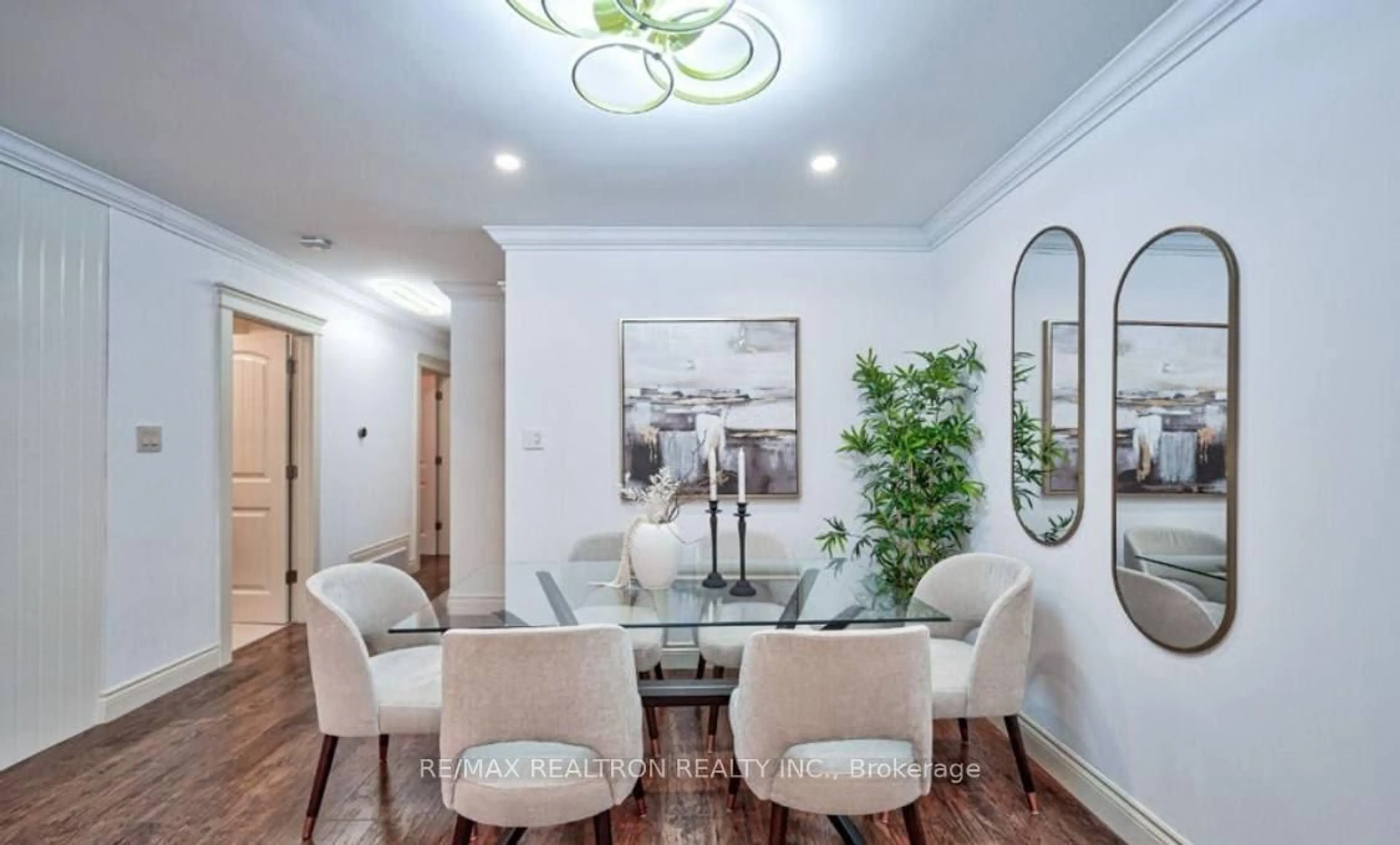 Dining room, wood/laminate floor for 60 Hillview Dr, Newmarket Ontario L3Y 4H9