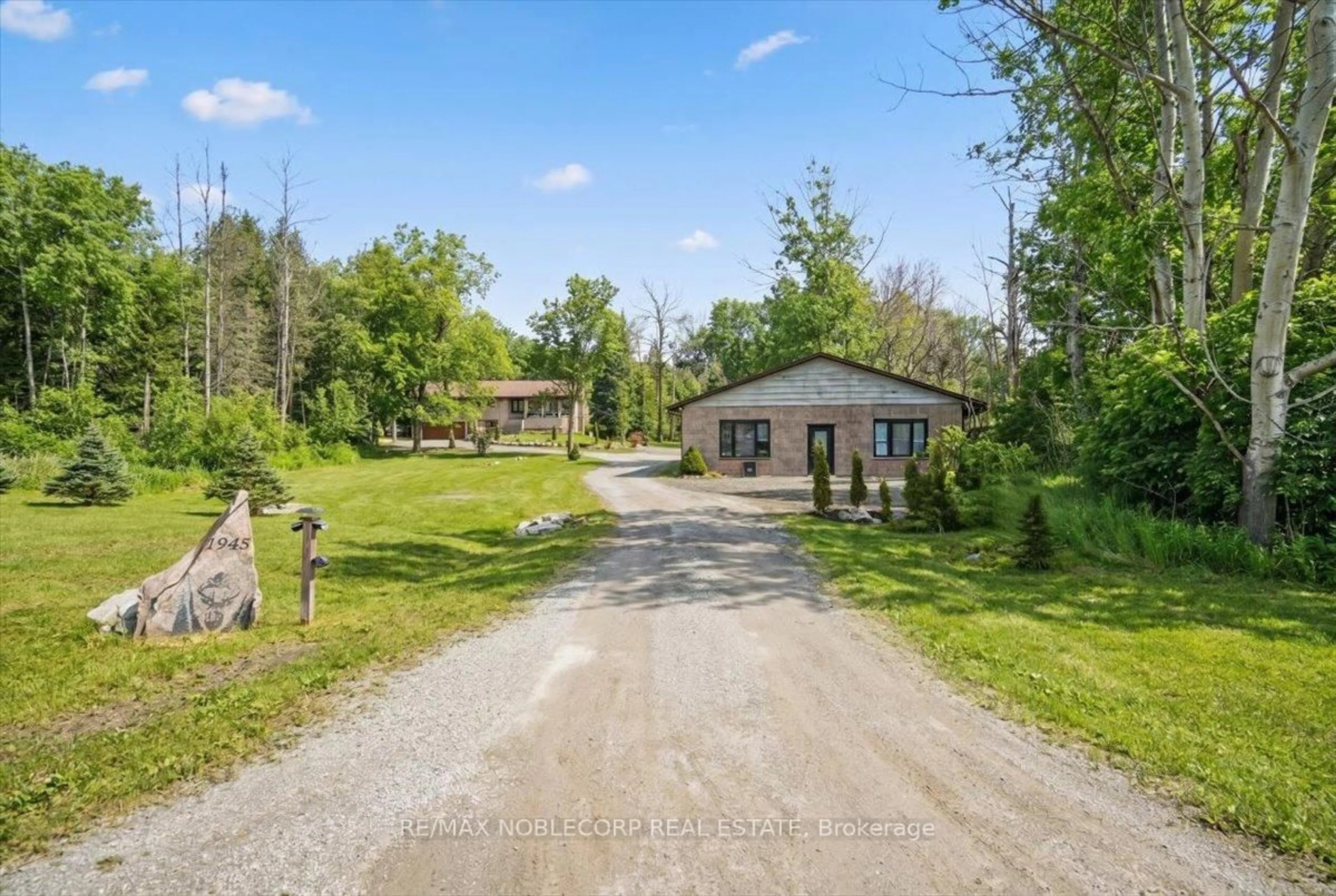 A pic from outside/outdoor area/front of a property/back of a property/a pic from drone, street for 1945 10th Sdrd, New Tecumseth Ontario L0G 1W0