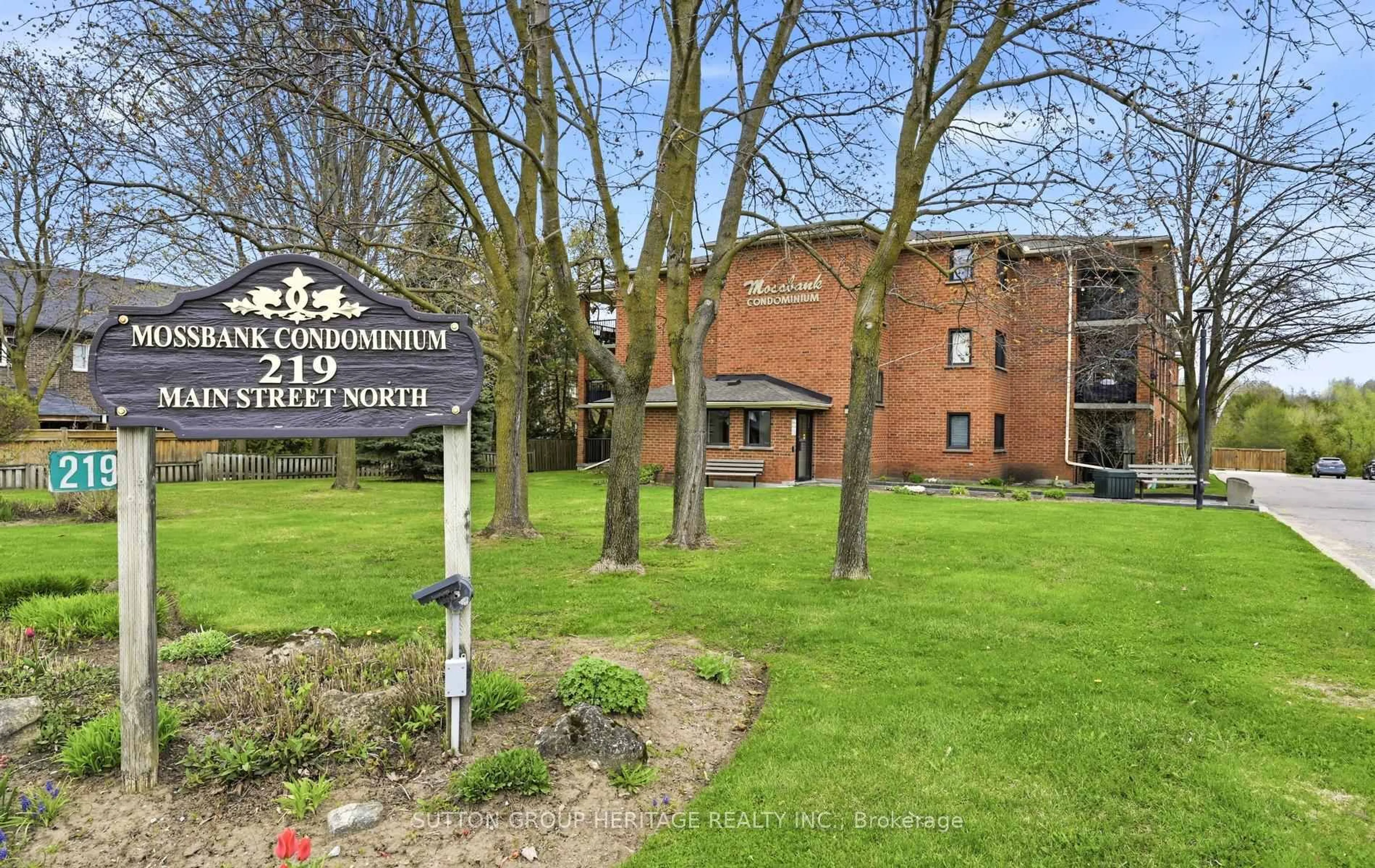 A pic from outside/outdoor area/front of a property/back of a property/a pic from drone, unknown for 219 Main St #106, Uxbridge Ontario L9P 1C4