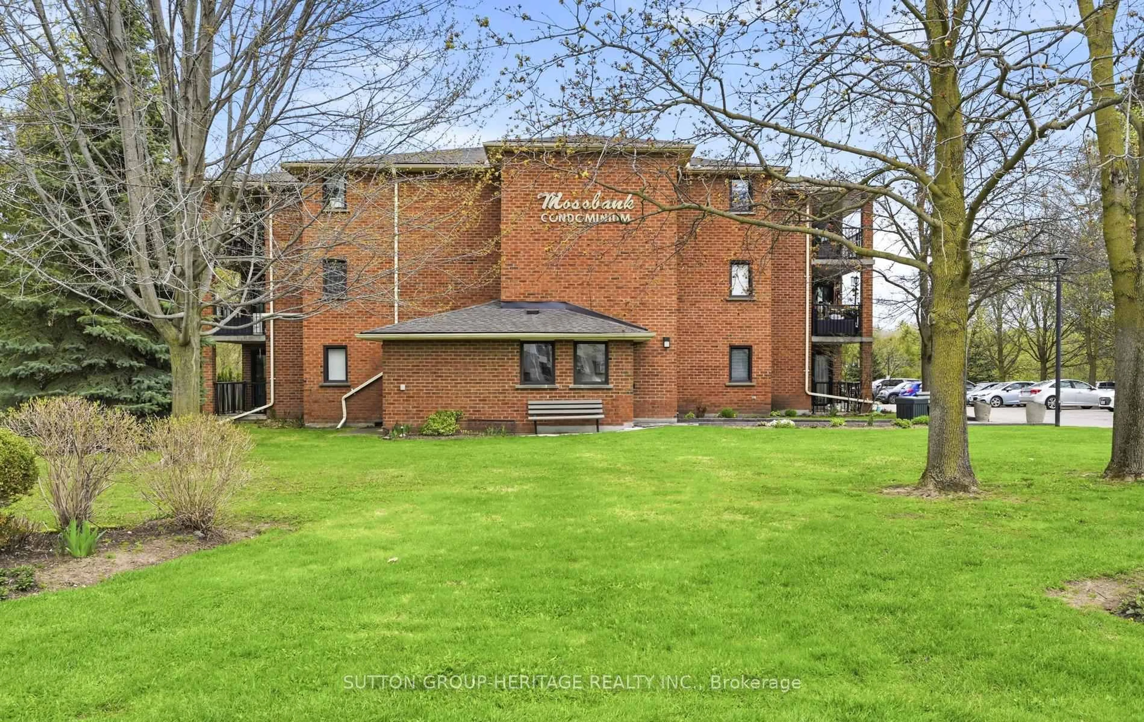 A pic from outside/outdoor area/front of a property/back of a property/a pic from drone, building for 219 Main St #106, Uxbridge Ontario L9P 1C4