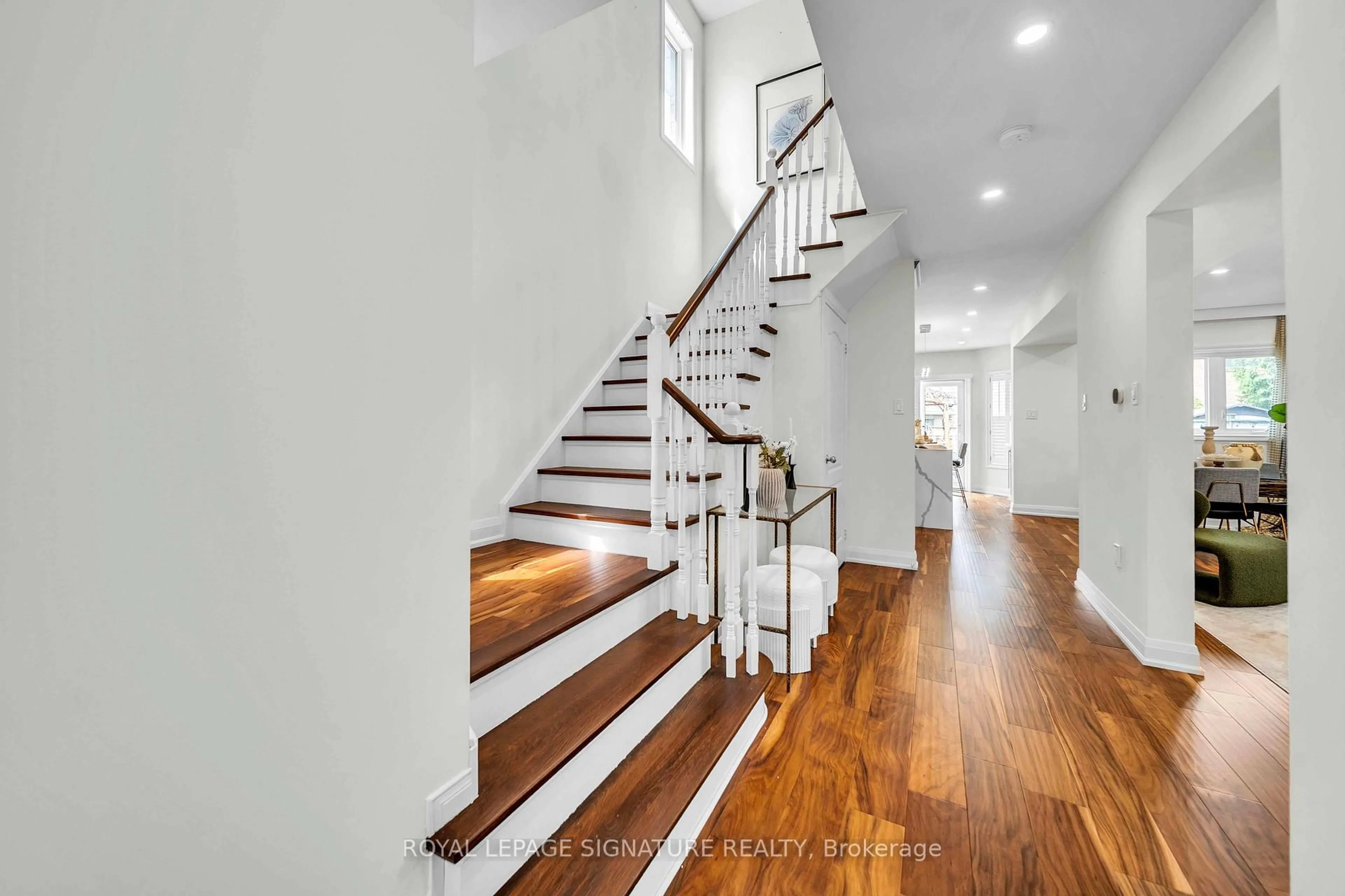 Stairs for 440 Flanagan Crt, Newmarket Ontario L3X 2E9