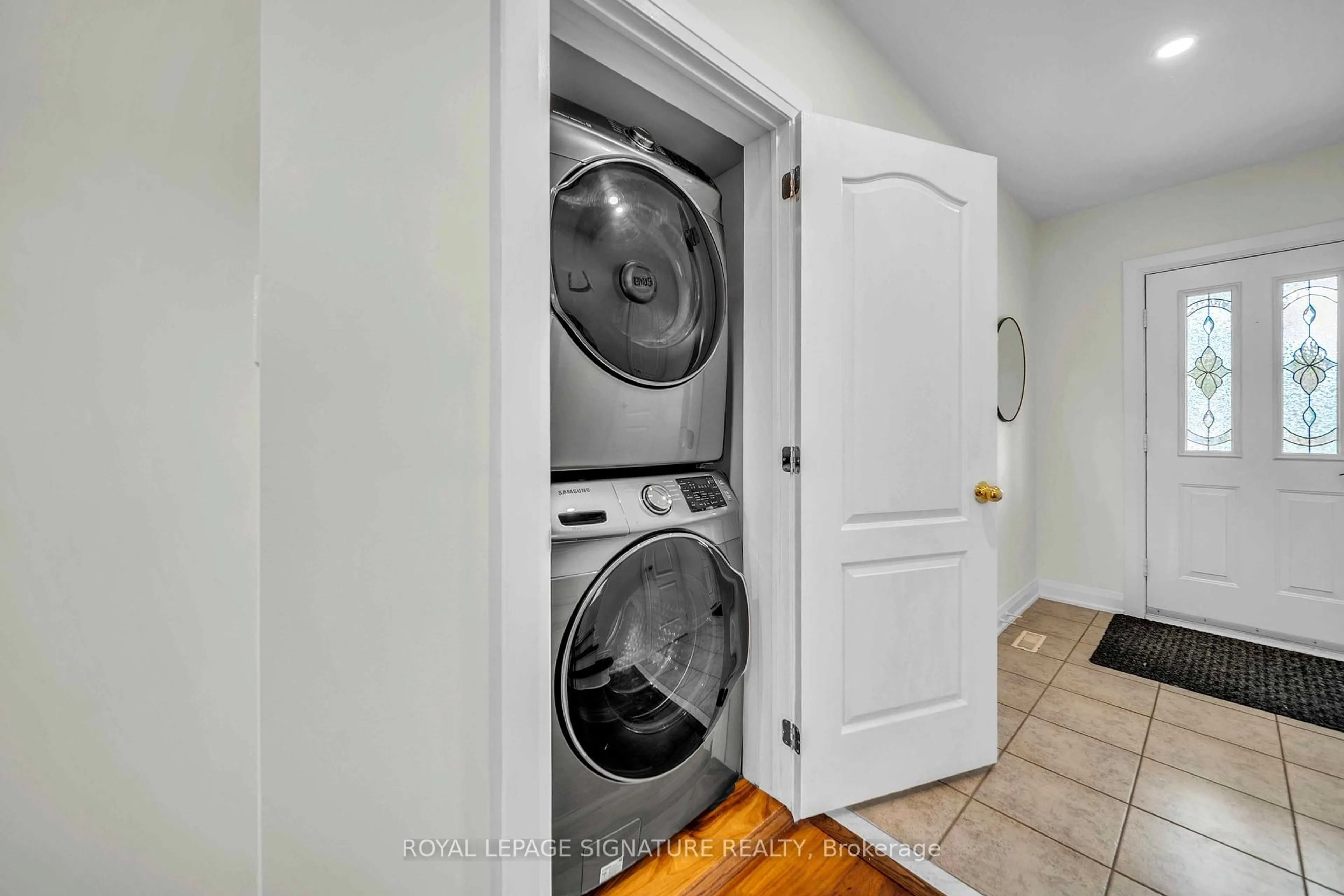 Laundry room for 440 Flanagan Crt, Newmarket Ontario L3X 2E9