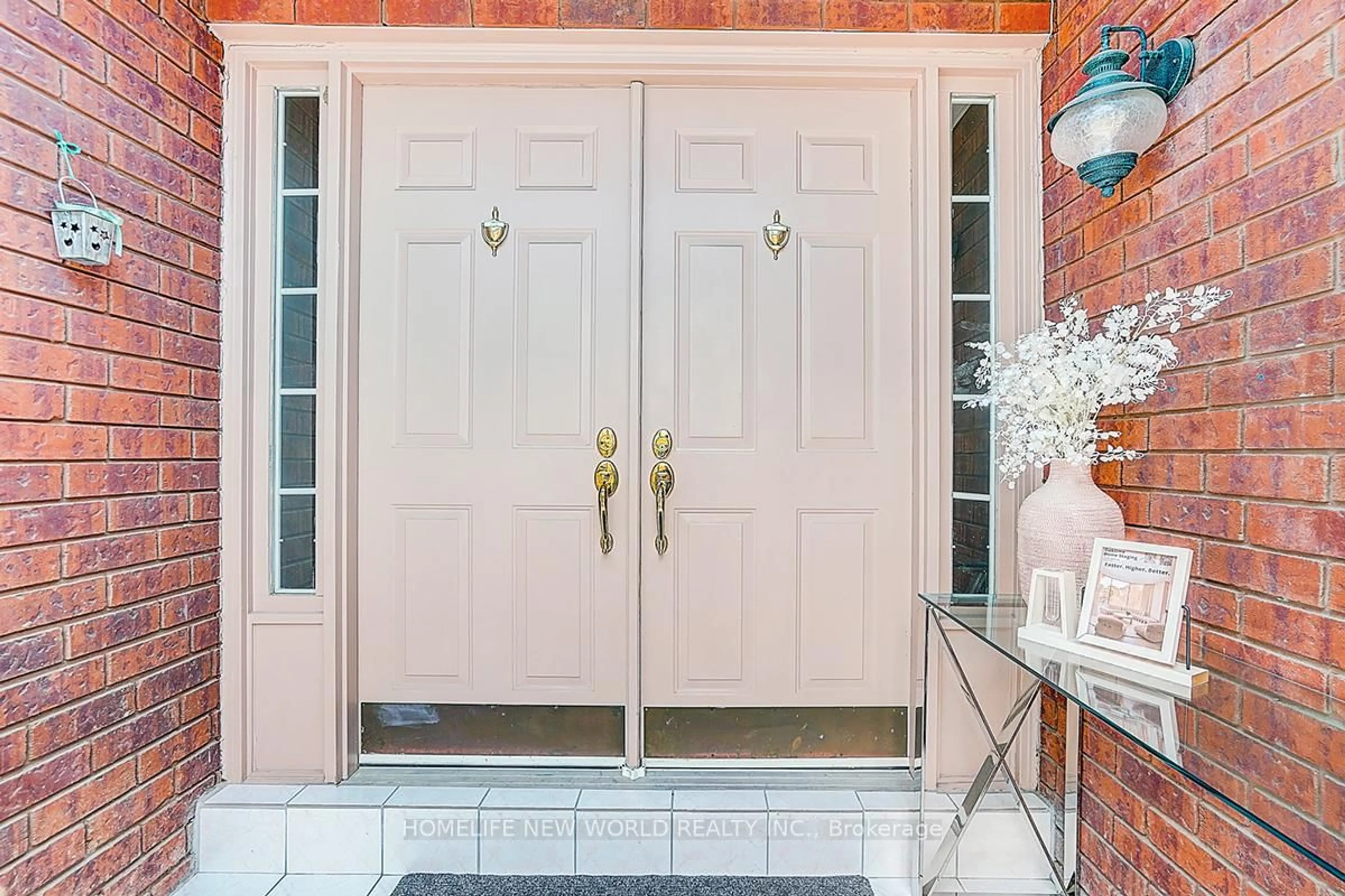 Indoor entryway for 16 Kew Gdns, Richmond Hill Ontario L4B 1R4