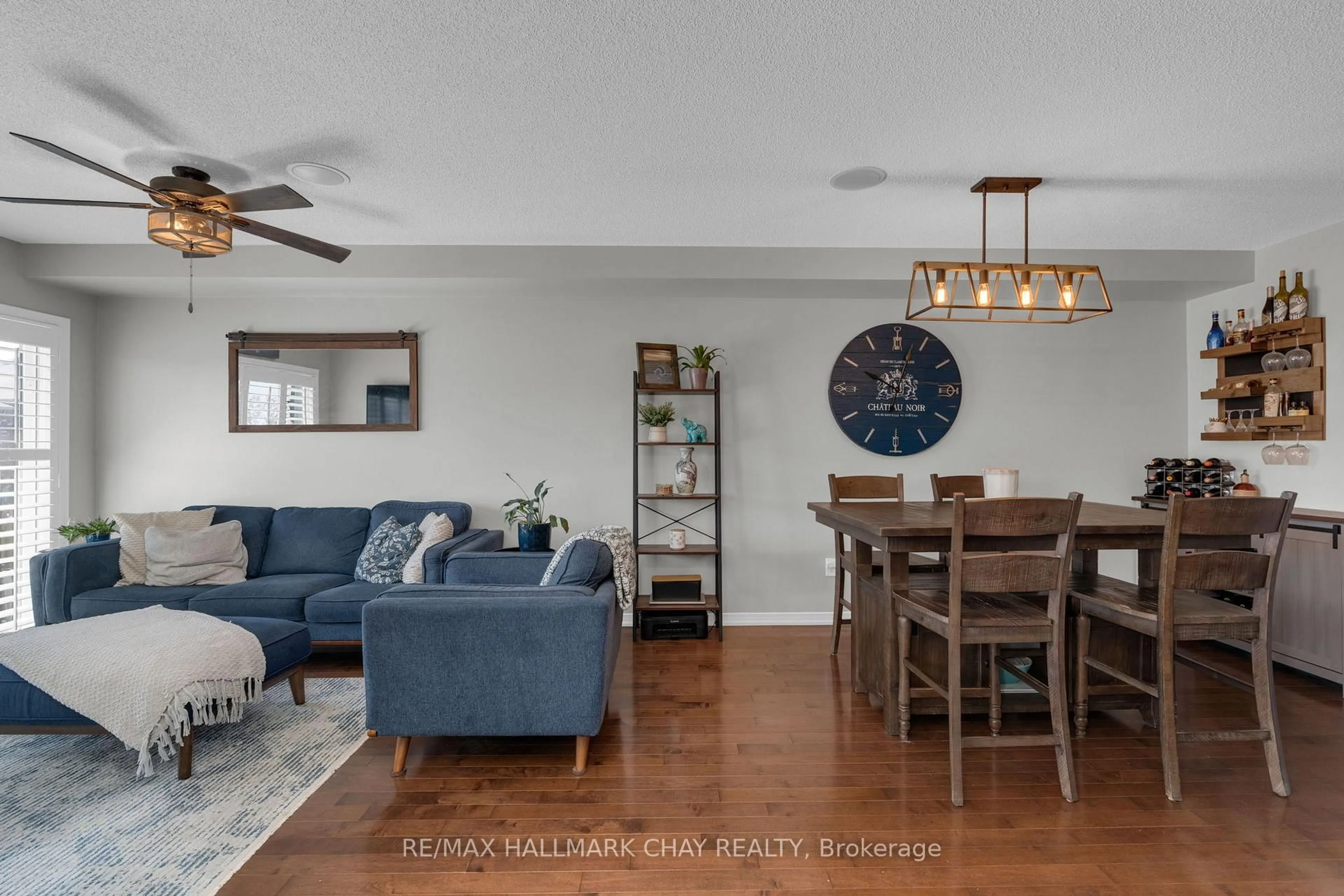 Living room with furniture, unknown for 1403 BENSON St, Innisfil Ontario L9S 0C7