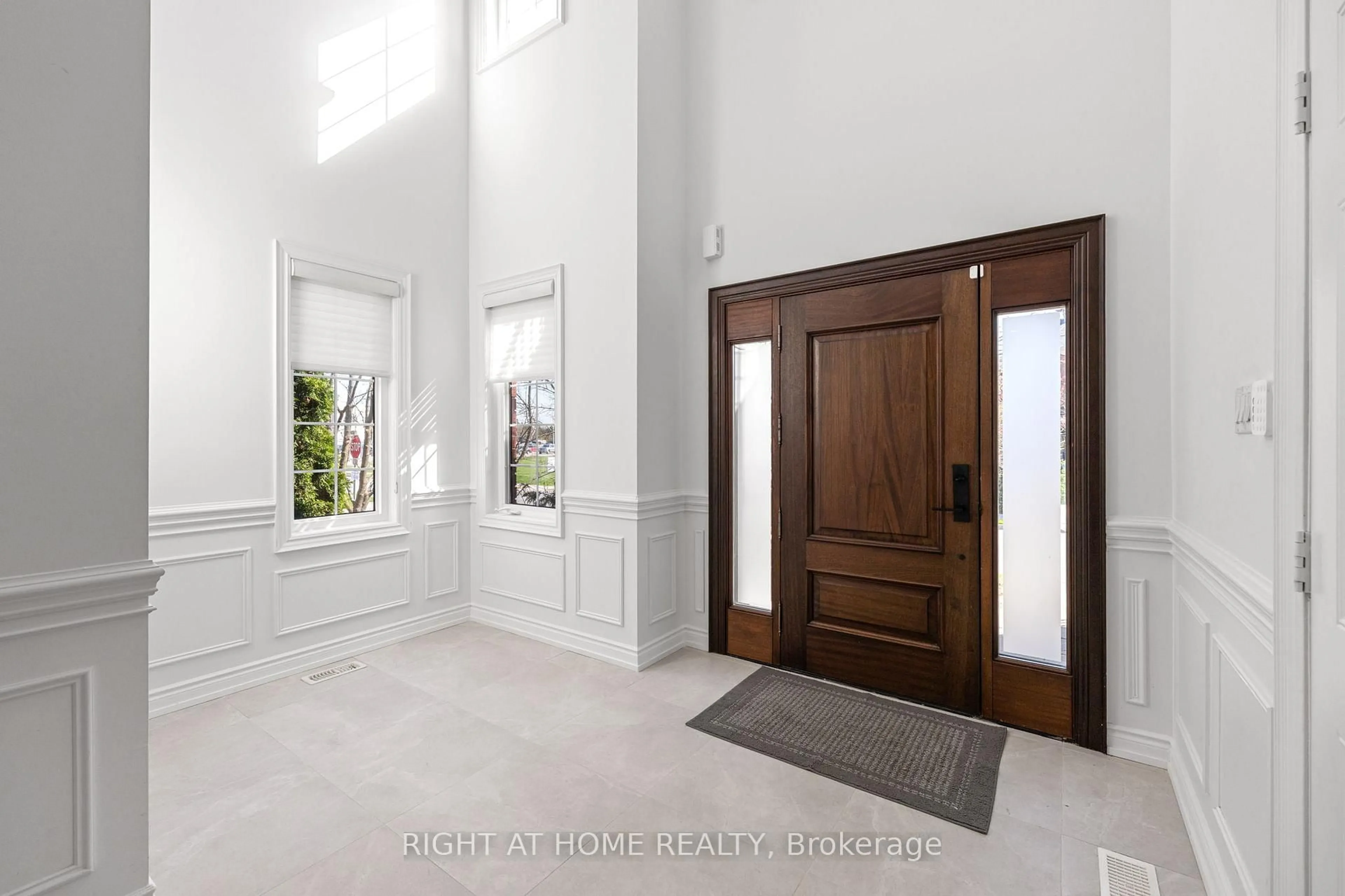Indoor entryway for 116 Knightshade Dr, Vaughan Ontario L4J 9L1