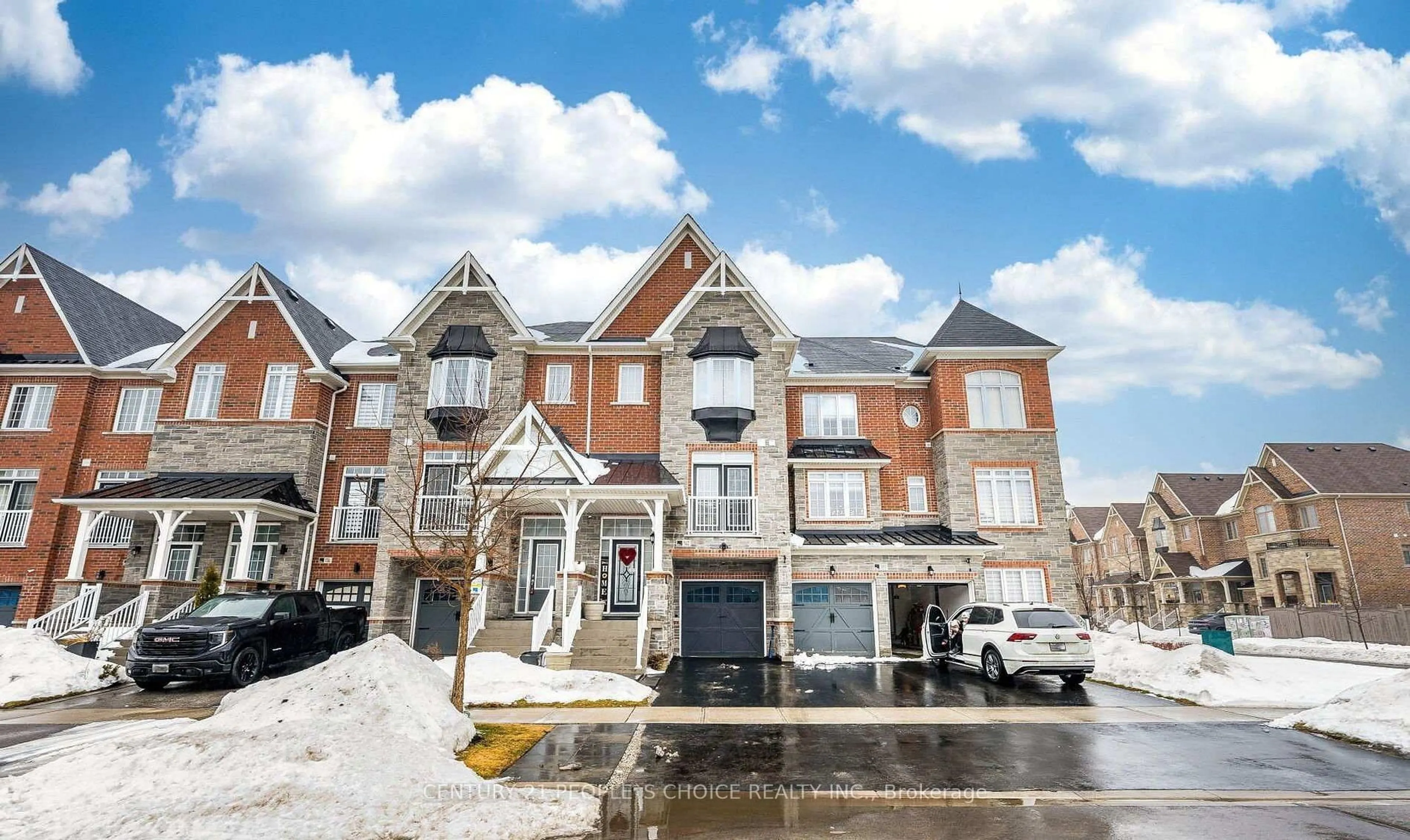 A pic from outside/outdoor area/front of a property/back of a property/a pic from drone, street for 142 Farooq Blvd, Vaughan Ontario L4H 4S1
