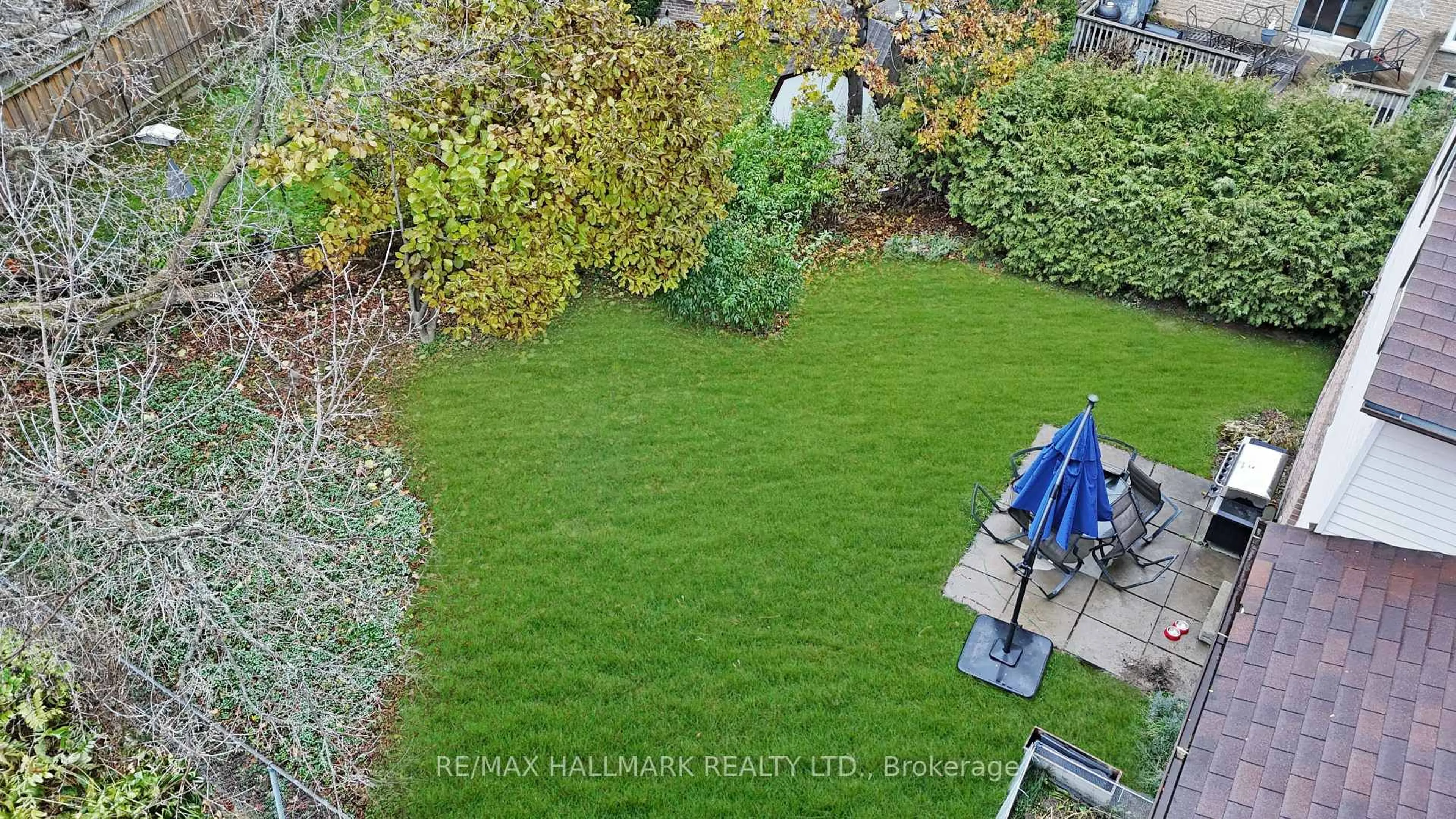A pic from outside/outdoor area/front of a property/back of a property/a pic from drone, unknown for 22 Avondale Cres, Aurora Ontario L4G 3P6