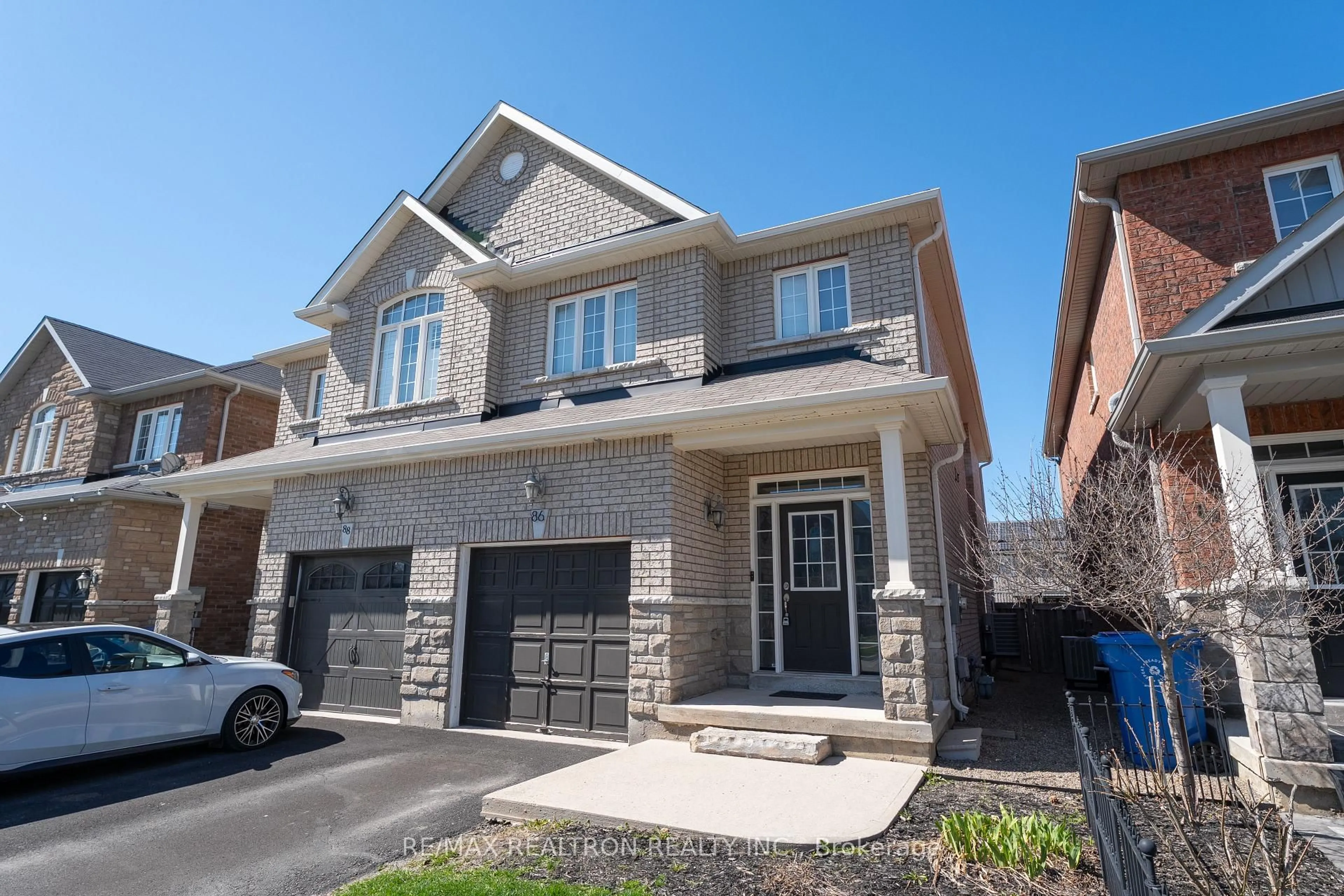Home with brick exterior material, street for 86 Donald Stewart Cres, East Gwillimbury Ontario L0G 1M0