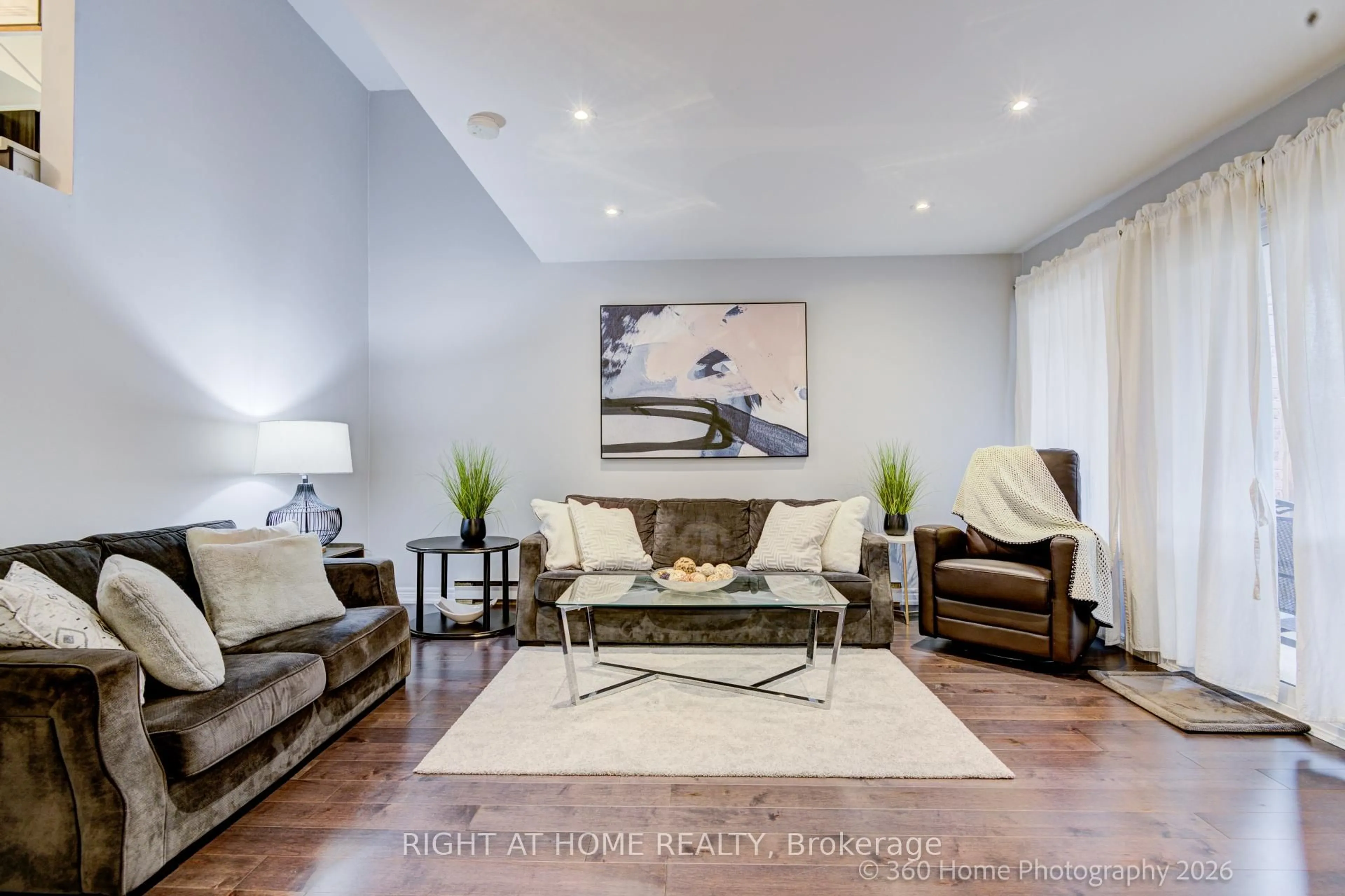 Living room with furniture, unknown for 221 Milestone Cres #80, Aurora Ontario L4G 3M2