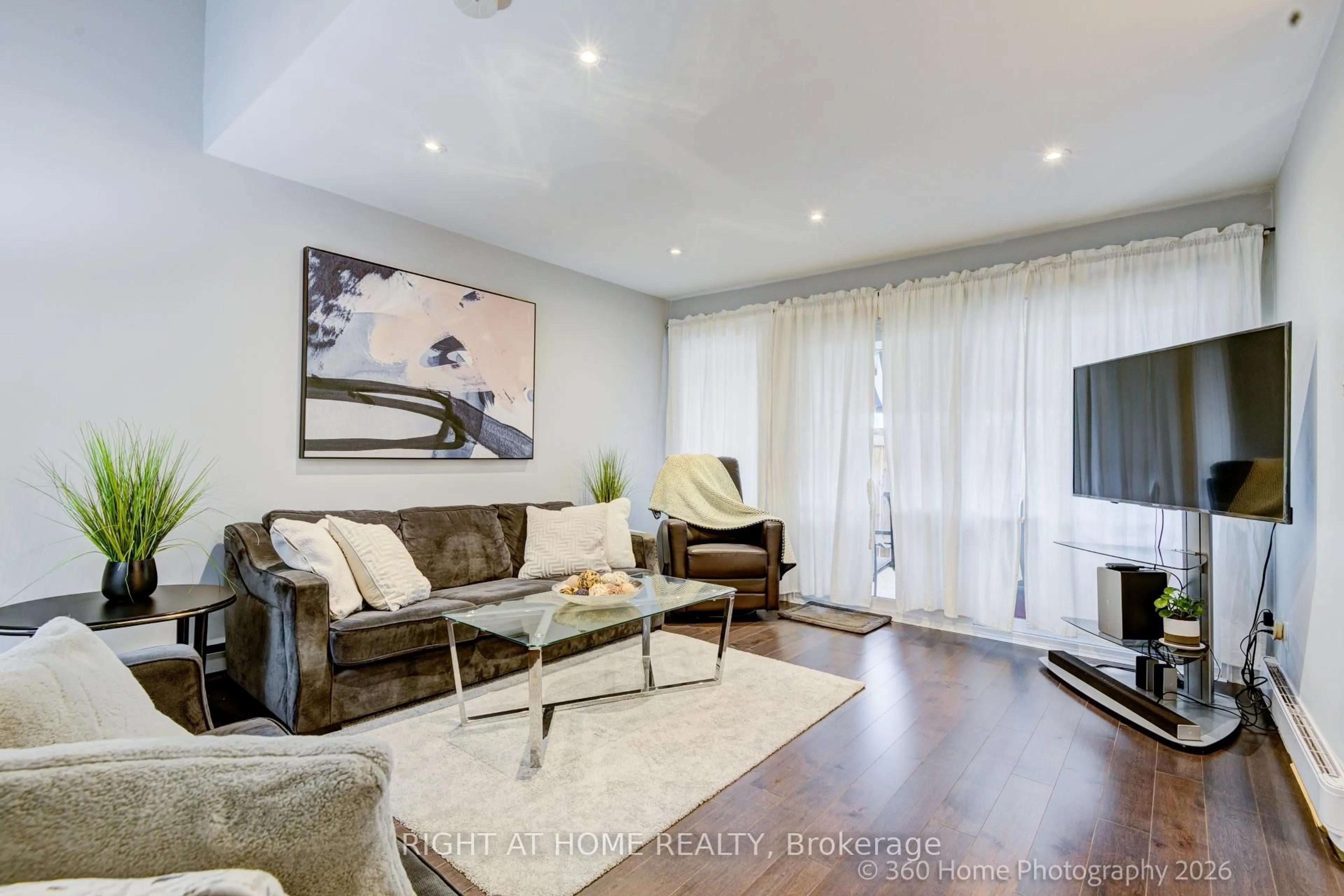 Living room with furniture, wood/laminate floor for 221 Milestone Cres #80, Aurora Ontario L4G 3M2