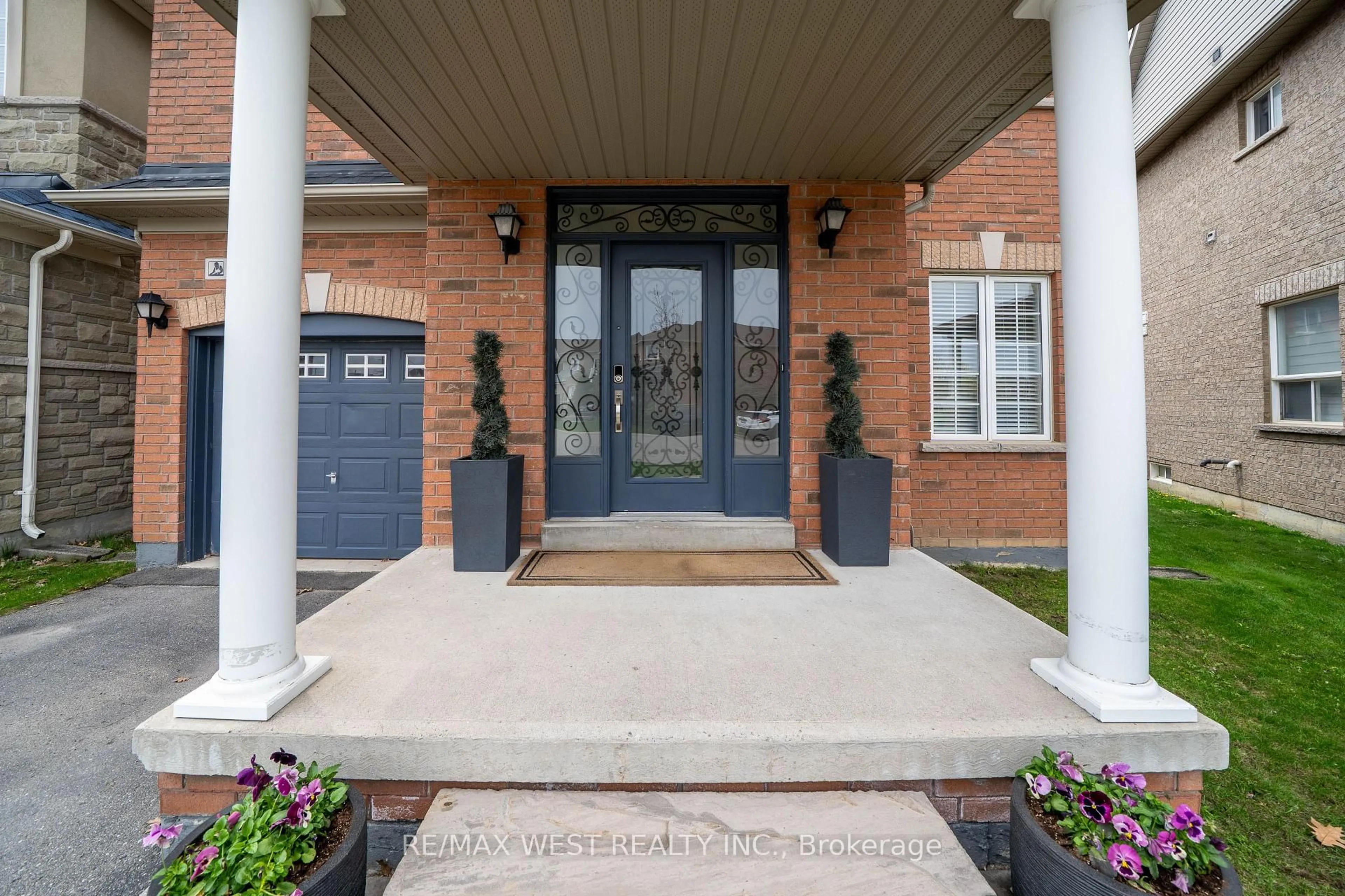 Indoor entryway for 14 Palmette Dr, Richmond Hill Ontario L4E 5A4