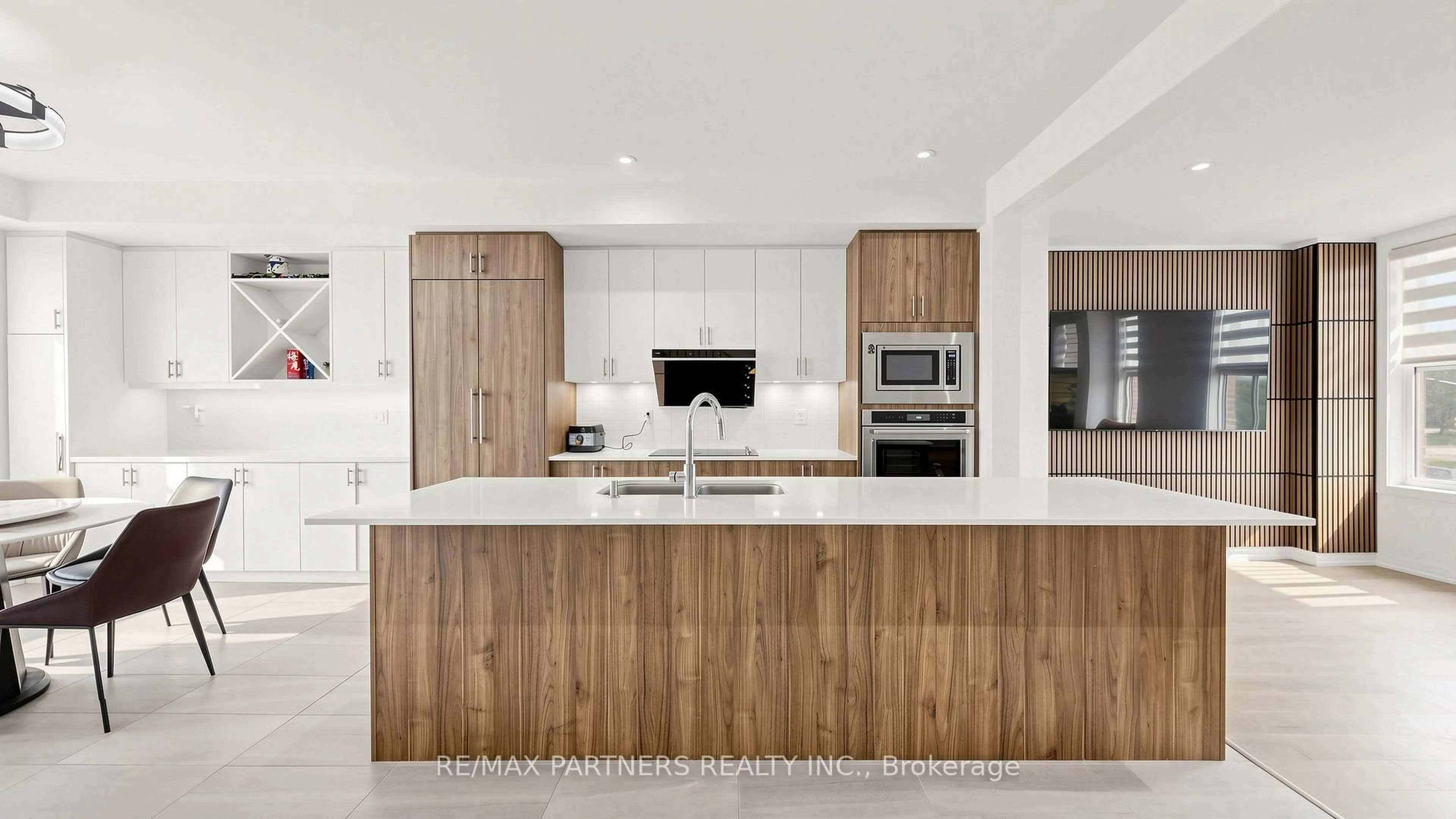 Contemporary kitchen, unknown for 9092 Woodbine Ave, Markham Ontario L3R 0J8