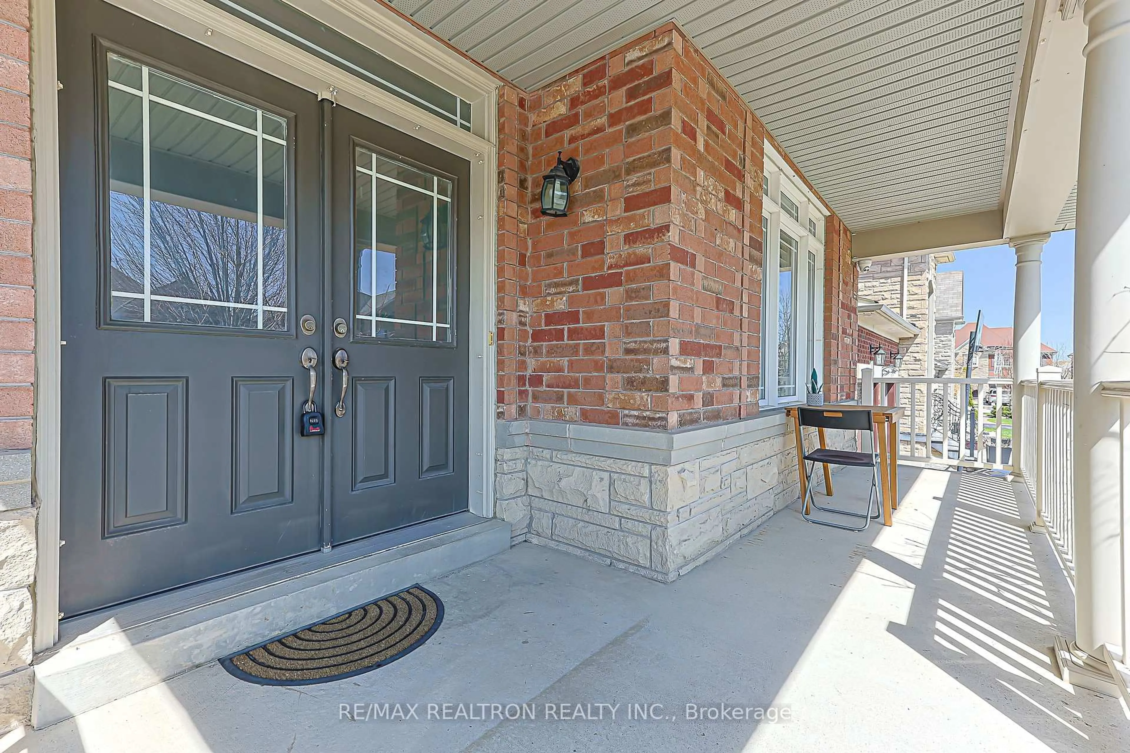 Indoor entryway for 48 Tonner Cres, Aurora Ontario L4G 0G6
