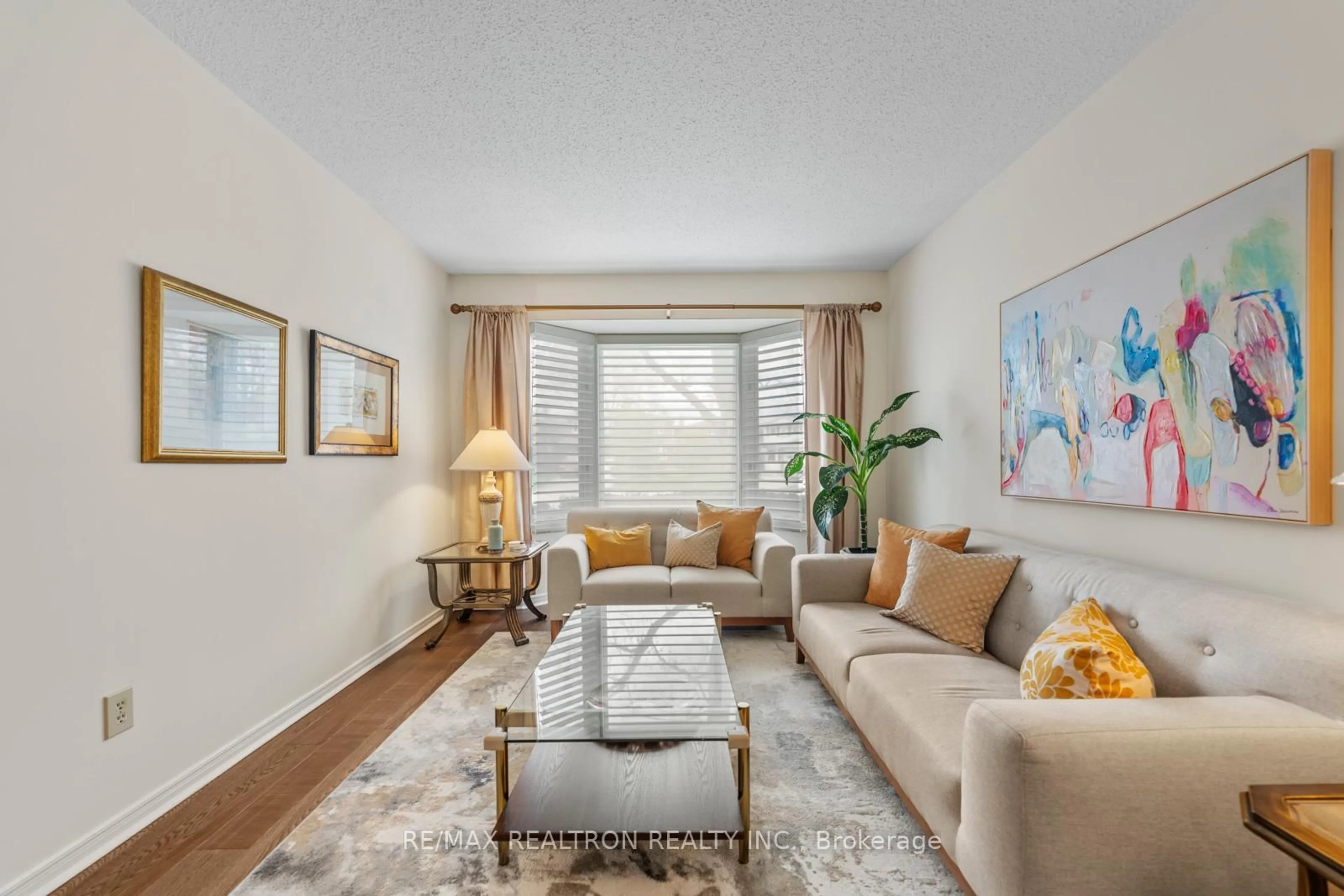 Living room with furniture, unknown for 9 WHITTINGTON Crt, Markham Ontario L3T 7C5