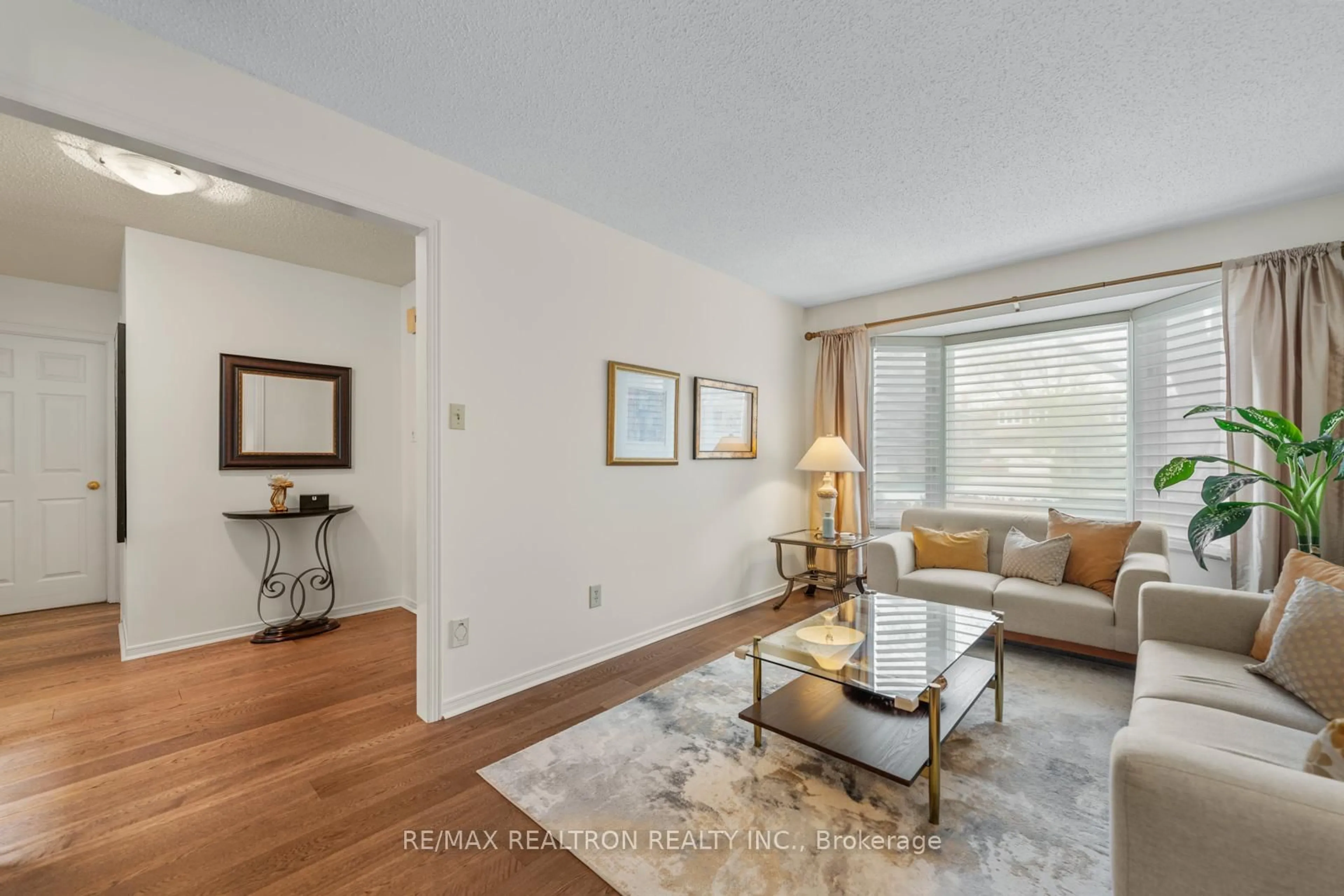 Living room with furniture, unknown for 9 WHITTINGTON Crt, Markham Ontario L3T 7C5