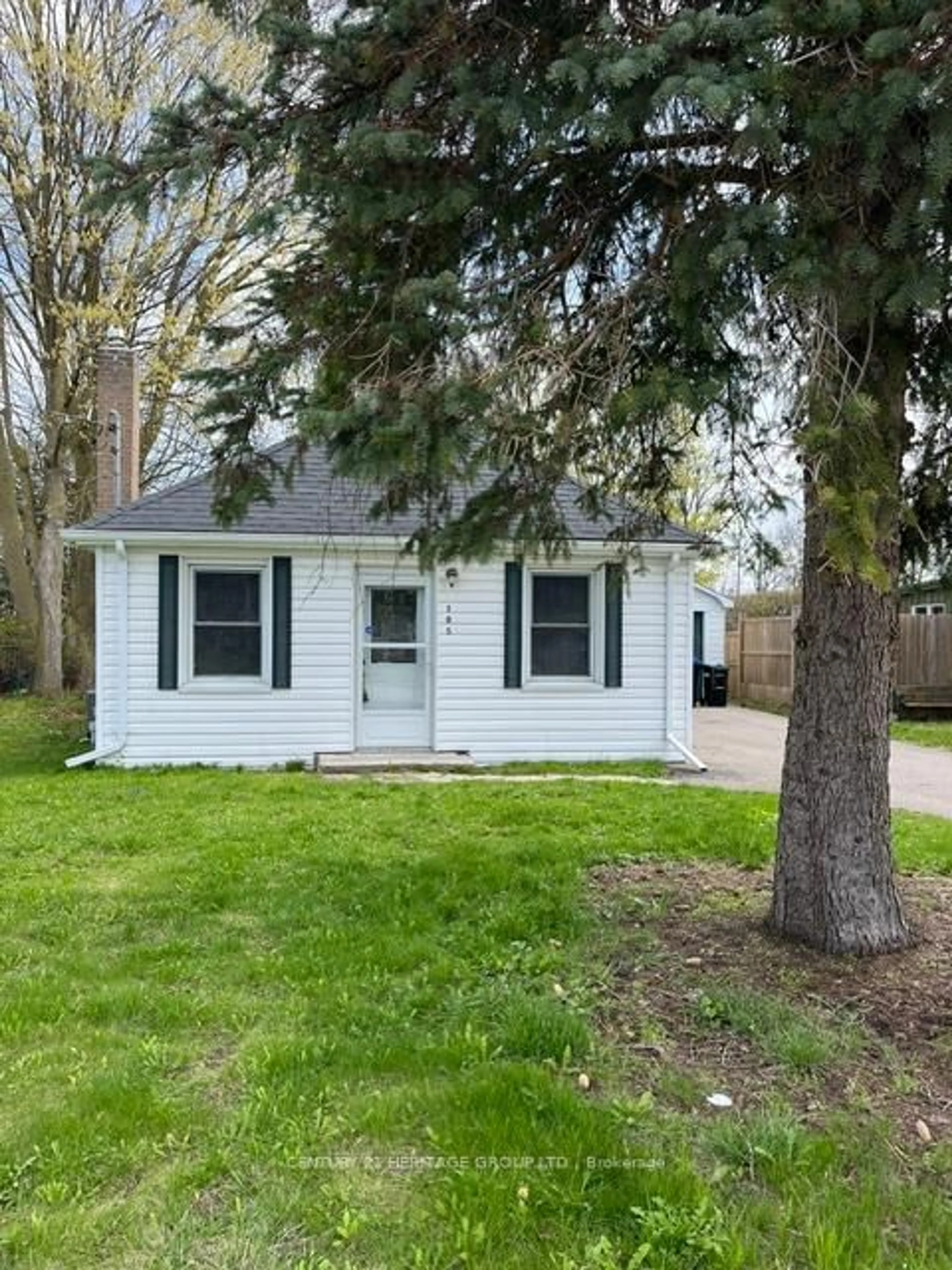 Home with vinyl exterior material, street for 105 Paris St, New Tecumseth Ontario L9R 1E4