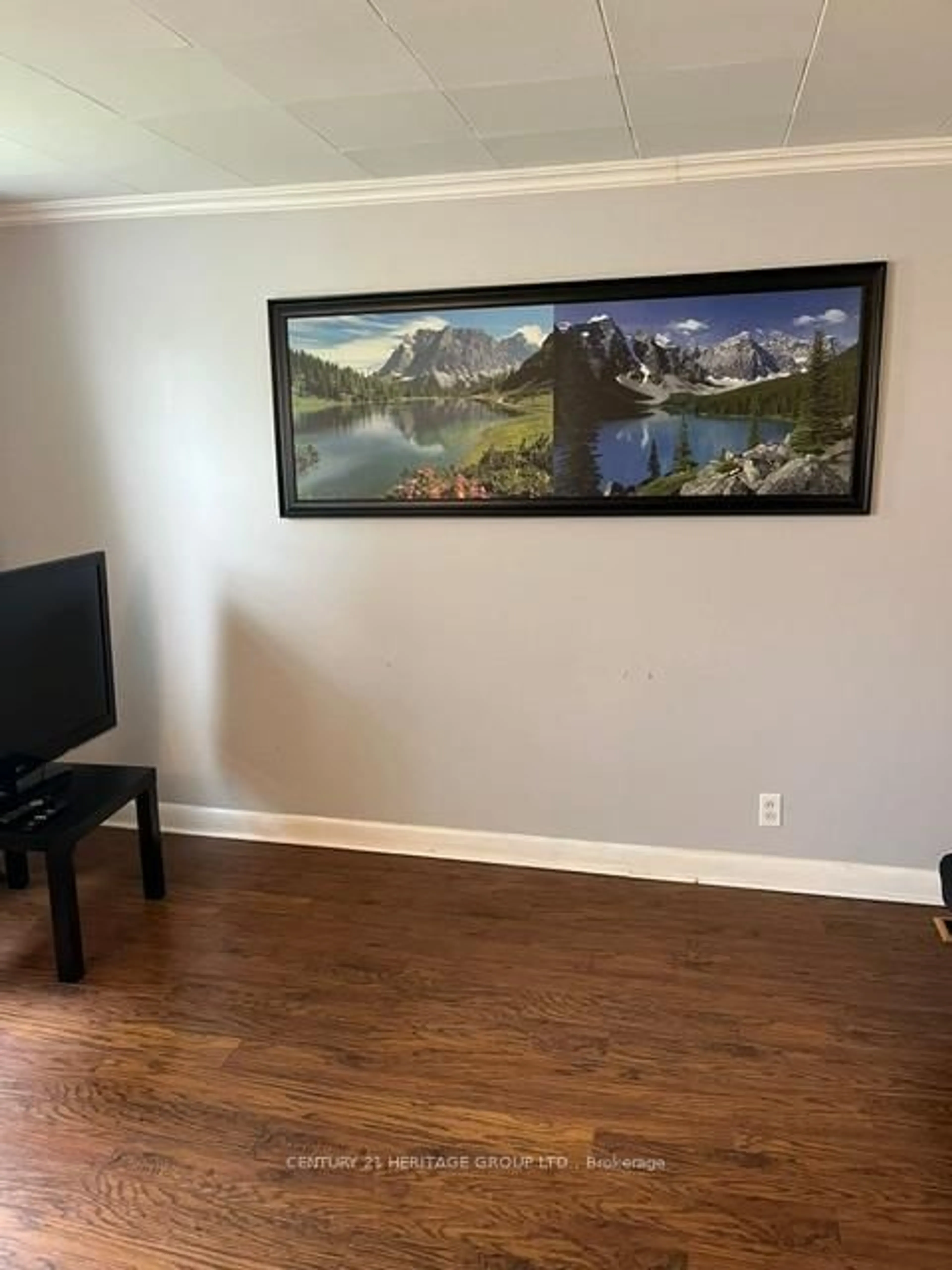 A pic of a room for 105 Paris St, New Tecumseth Ontario L9R 1E4
