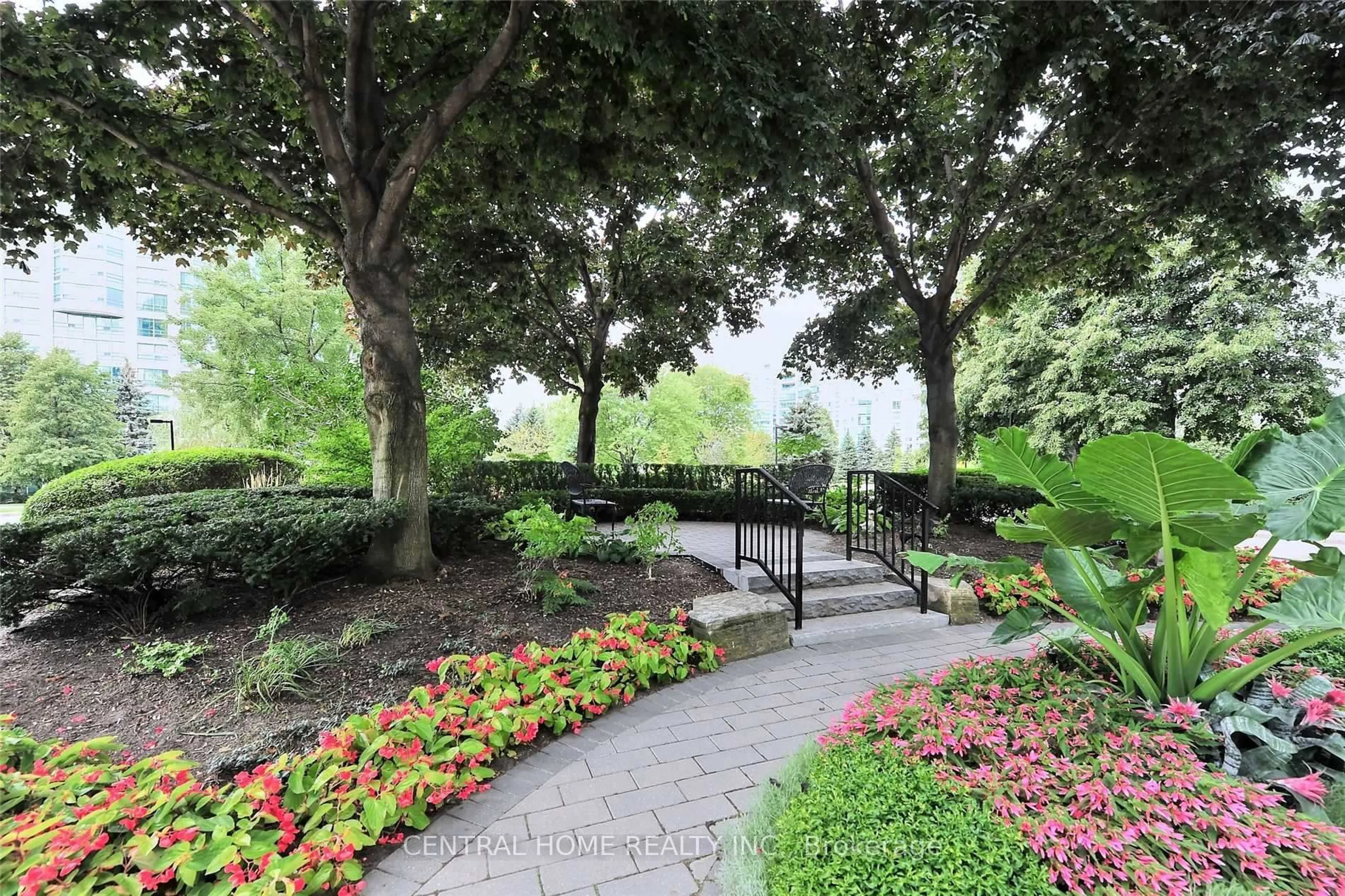 Patio, street for 7825 Bayview Ave #502, Markham Ontario L3T 7N2