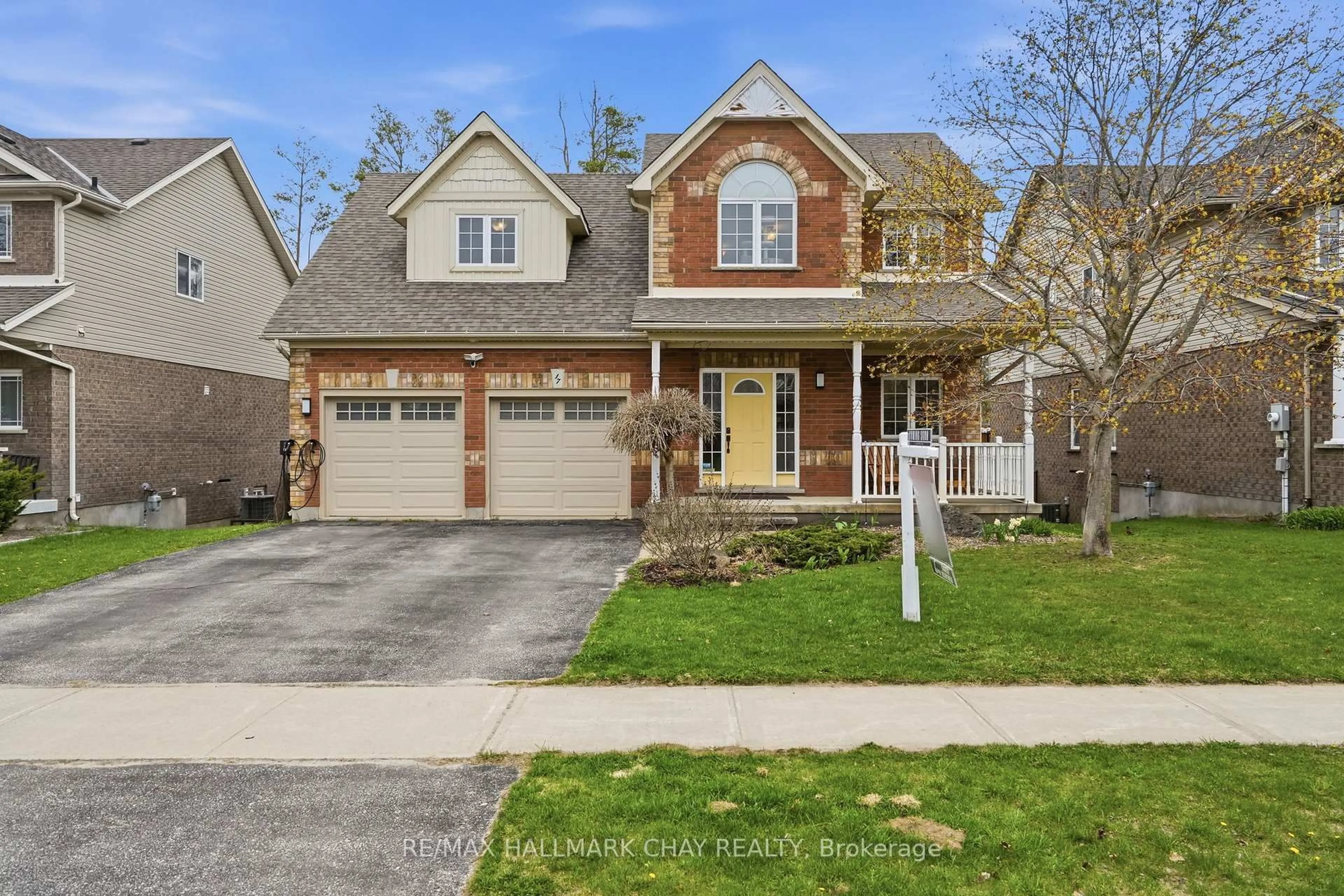 Home with brick exterior material, street for 17 Armeda Clow Cres, Essa Ontario L3W 0H7