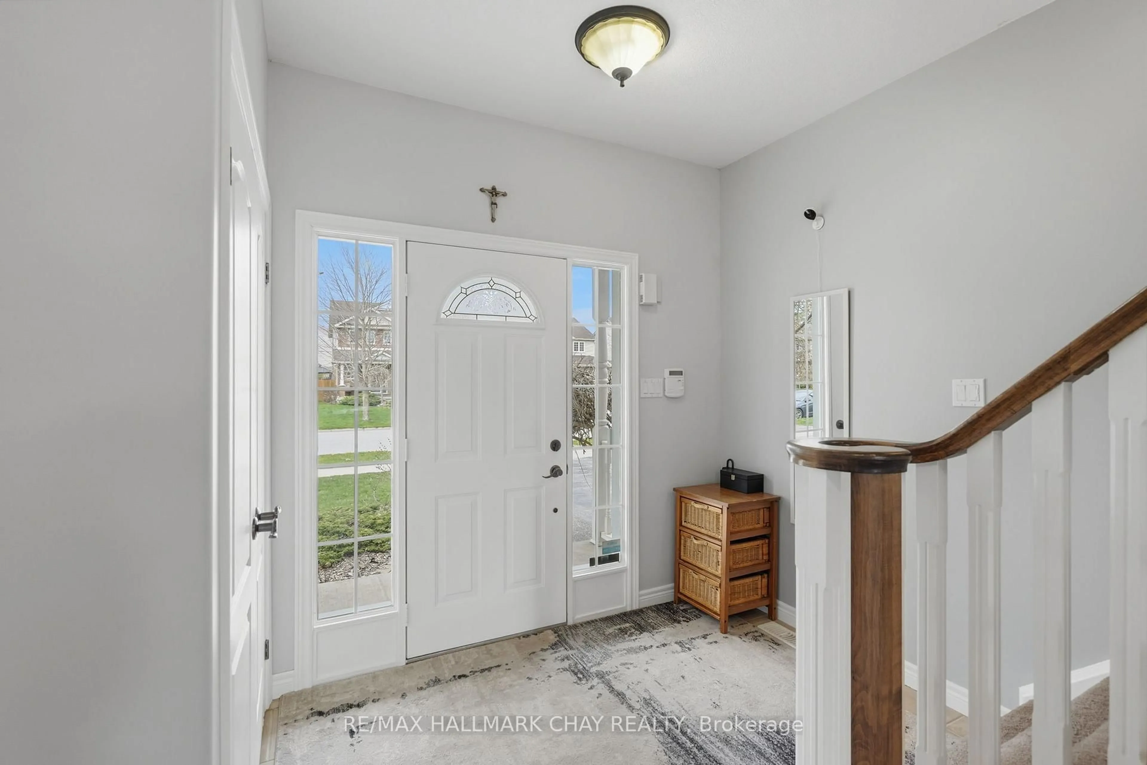 Indoor entryway for 17 Armeda Clow Cres, Essa Ontario L3W 0H7