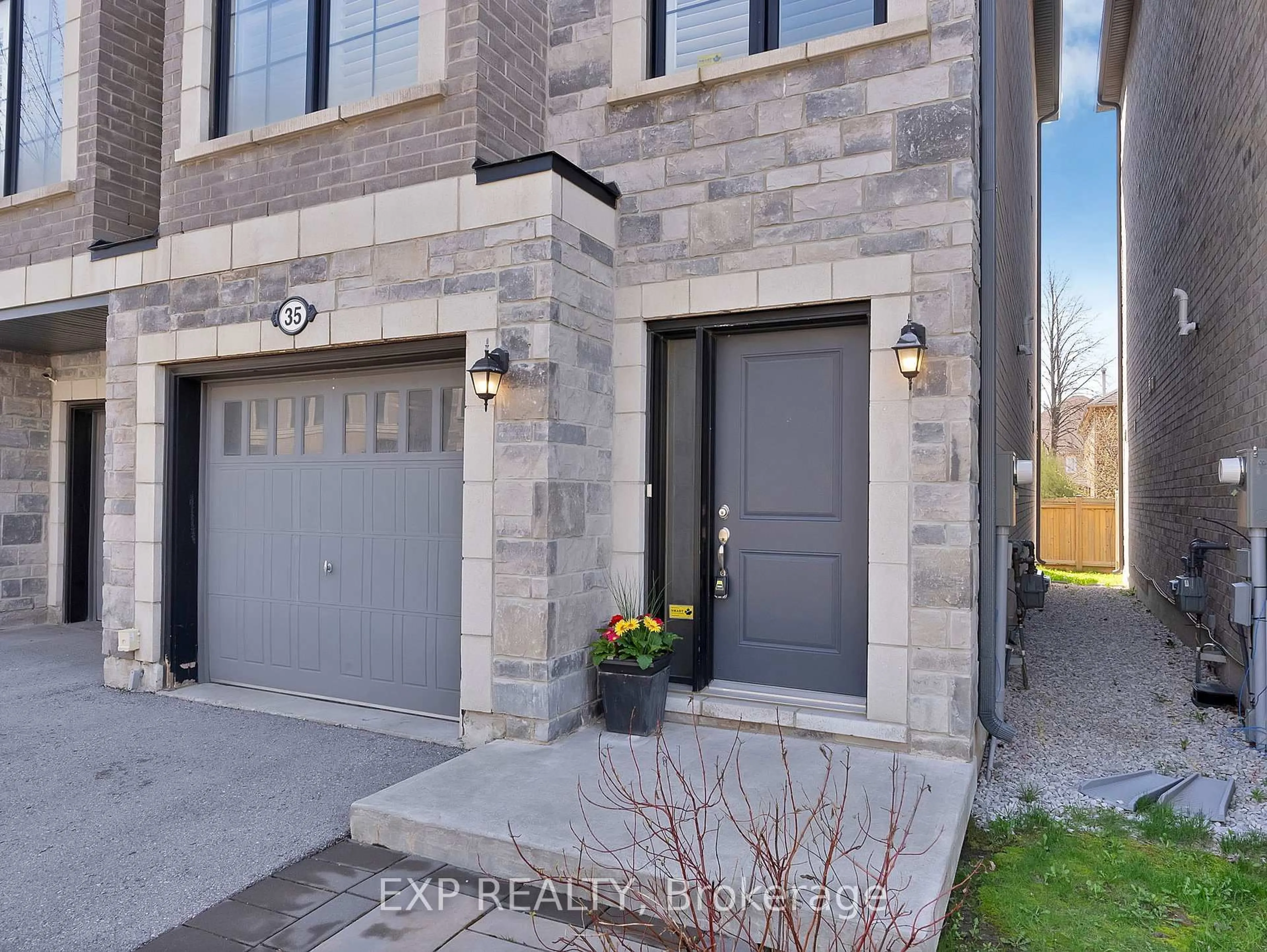 Unknown for 35 Mcgurran Lane, Richmond Hill Ontario L4B 0G8
