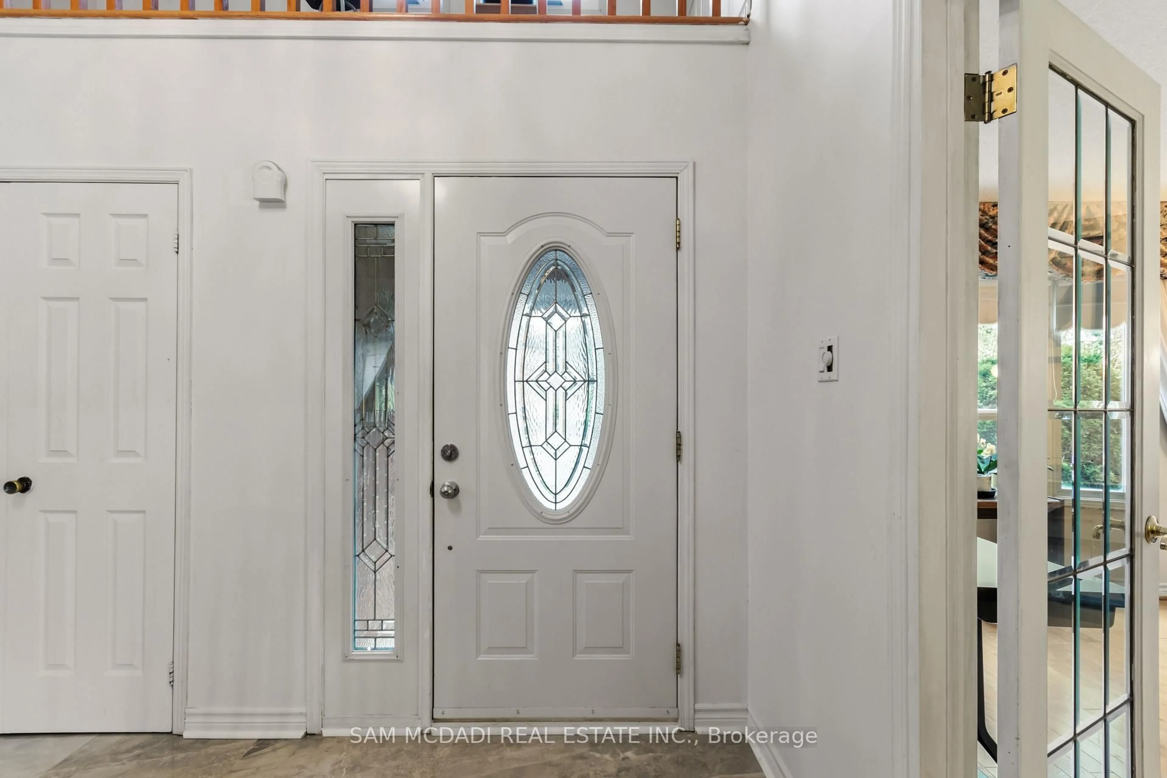Indoor entryway for 8 Brooklyn Cres, Markham Ontario L3P 7C1