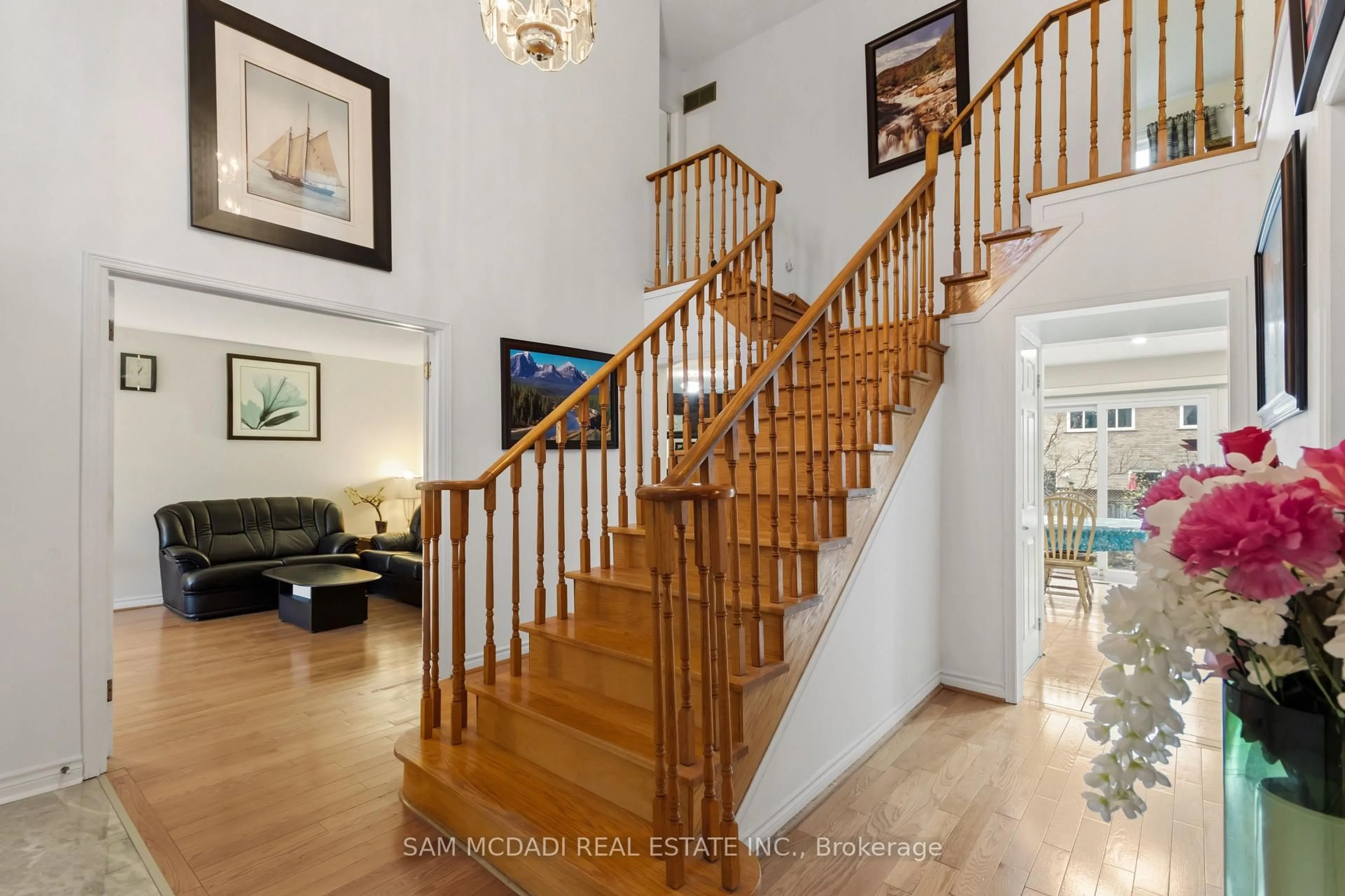 Indoor foyer for 8 Brooklyn Cres, Markham Ontario L3P 7C1