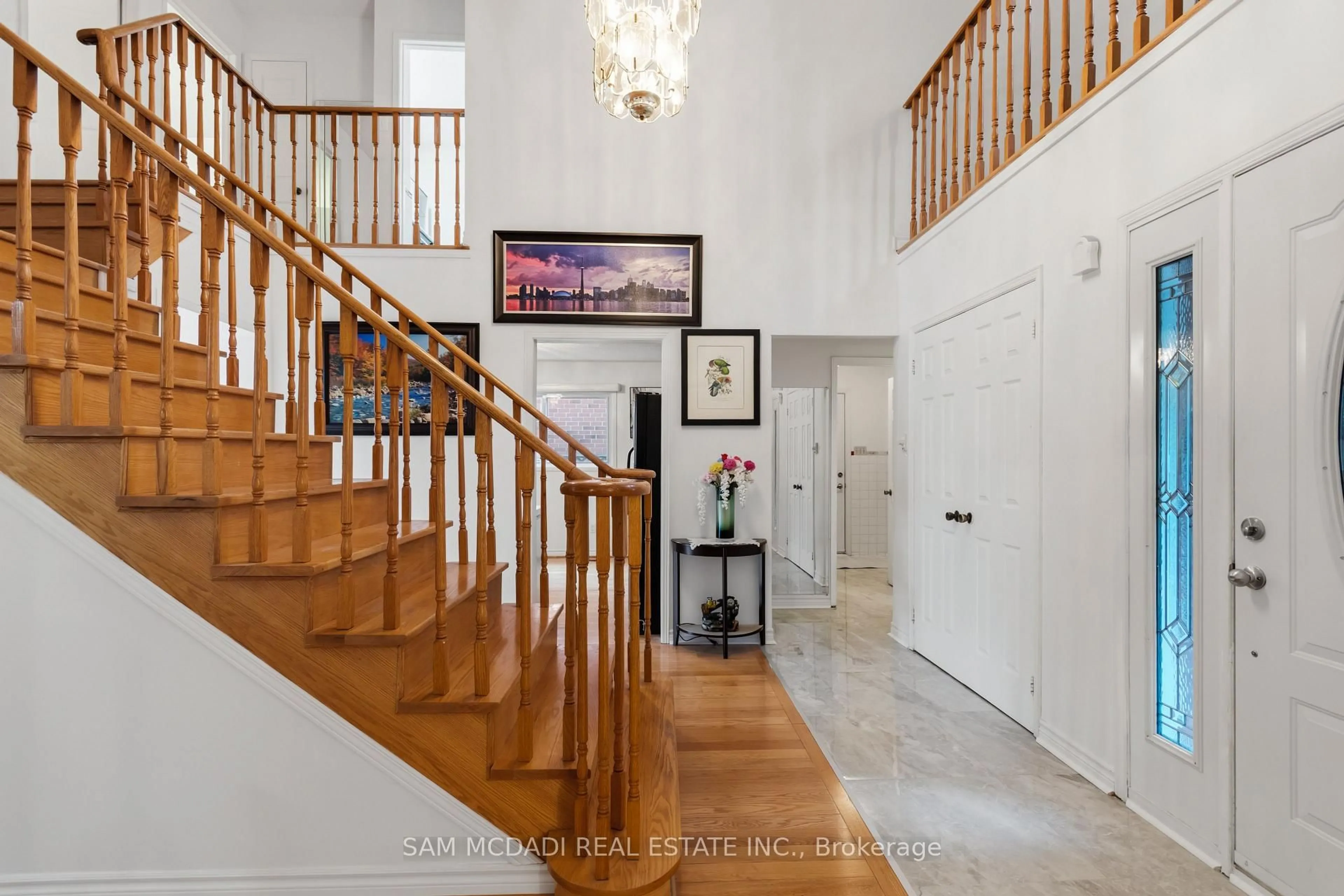 Indoor foyer for 8 Brooklyn Cres, Markham Ontario L3P 7C1