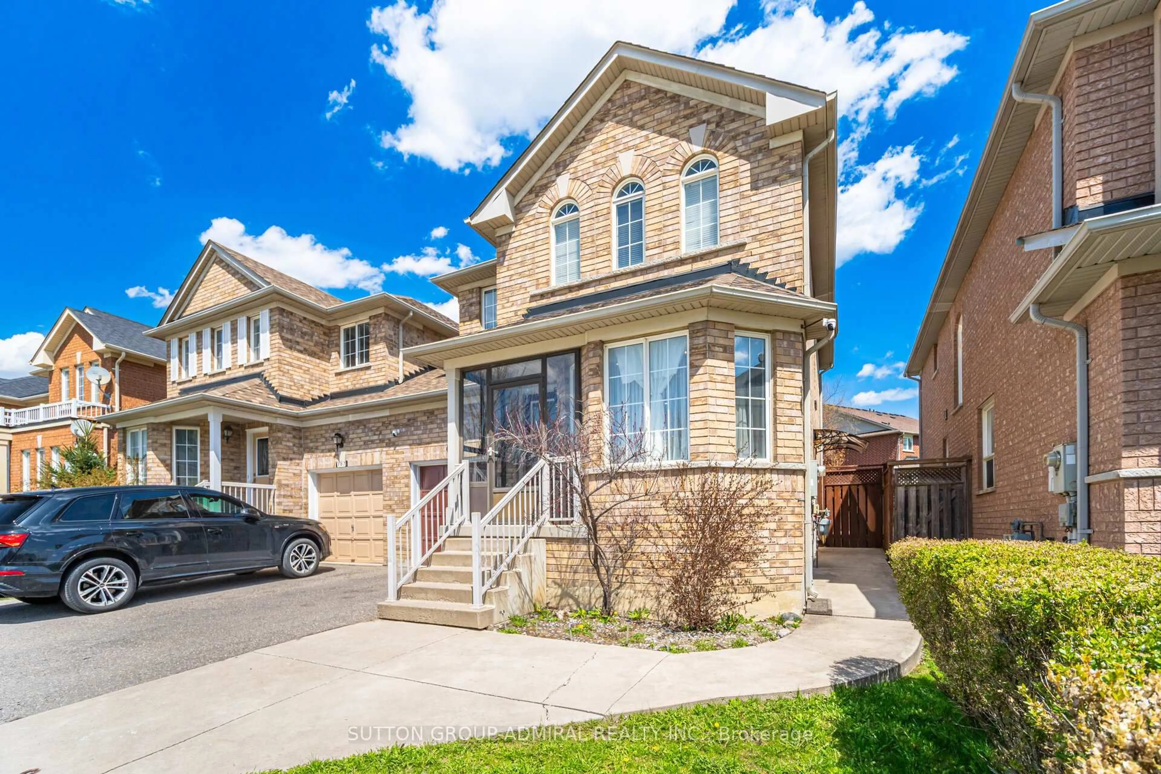 Home with brick exterior material, street for 185 Red Maple Rd, Richmond Hill Ontario L4B 4S6