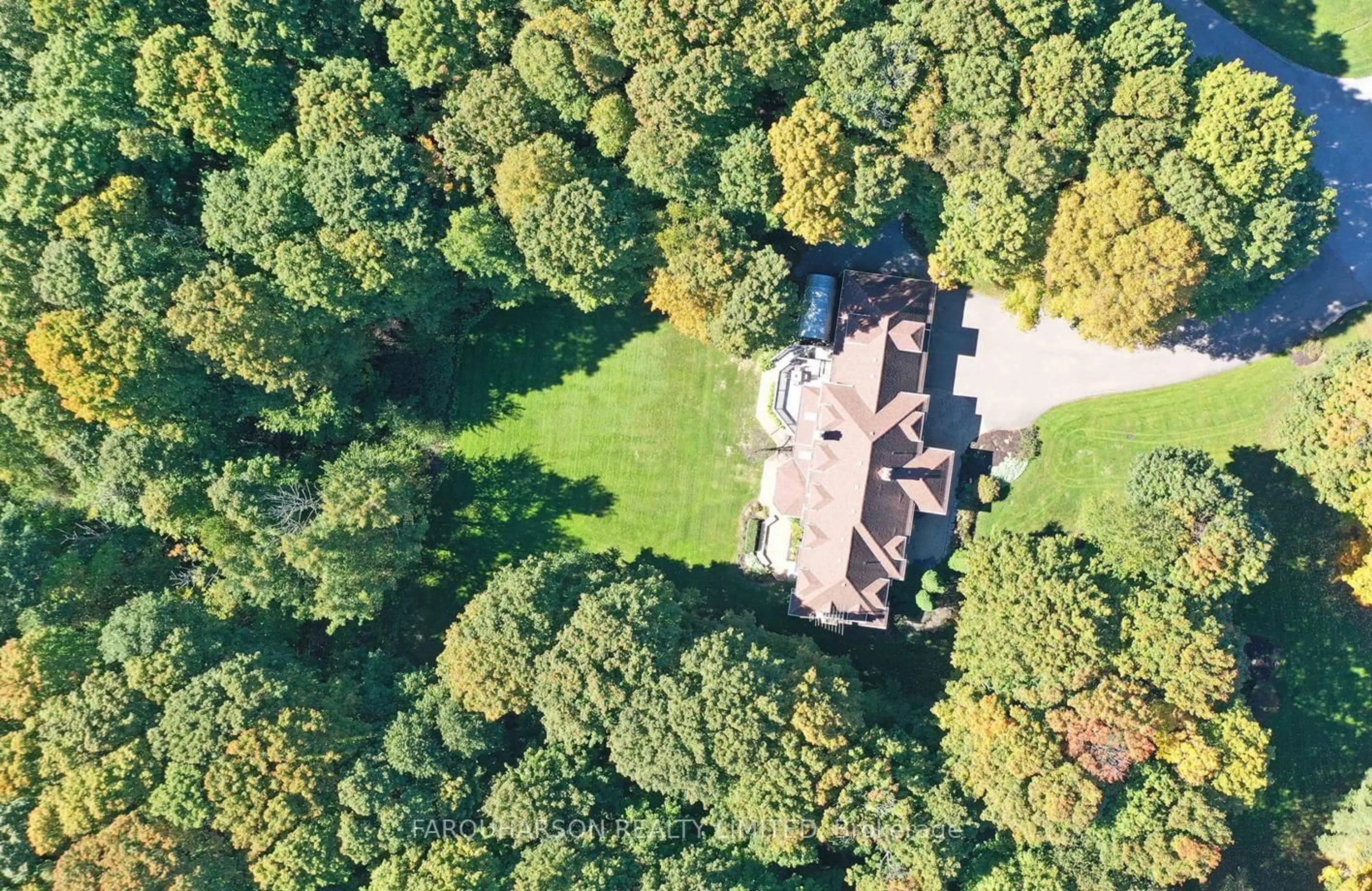 A pic from outside/outdoor area/front of a property/back of a property/a pic from drone, forest/trees view for 15 Skyridge Crt, Whitchurch-Stouffville Ontario L4A 2C4