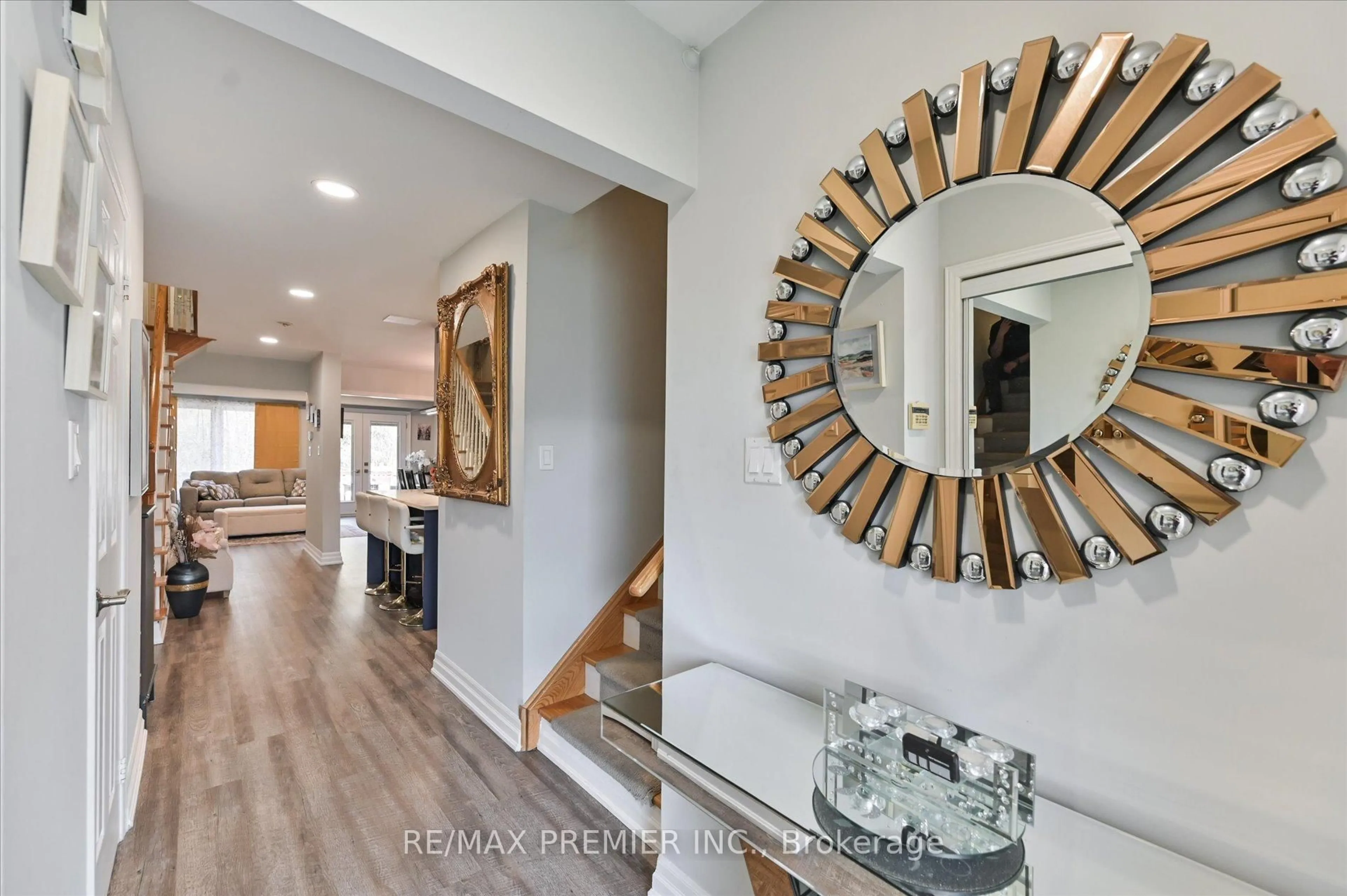 Indoor entryway for 60 Tumbleweed Crt, Vaughan Ontario L4L 8Y6
