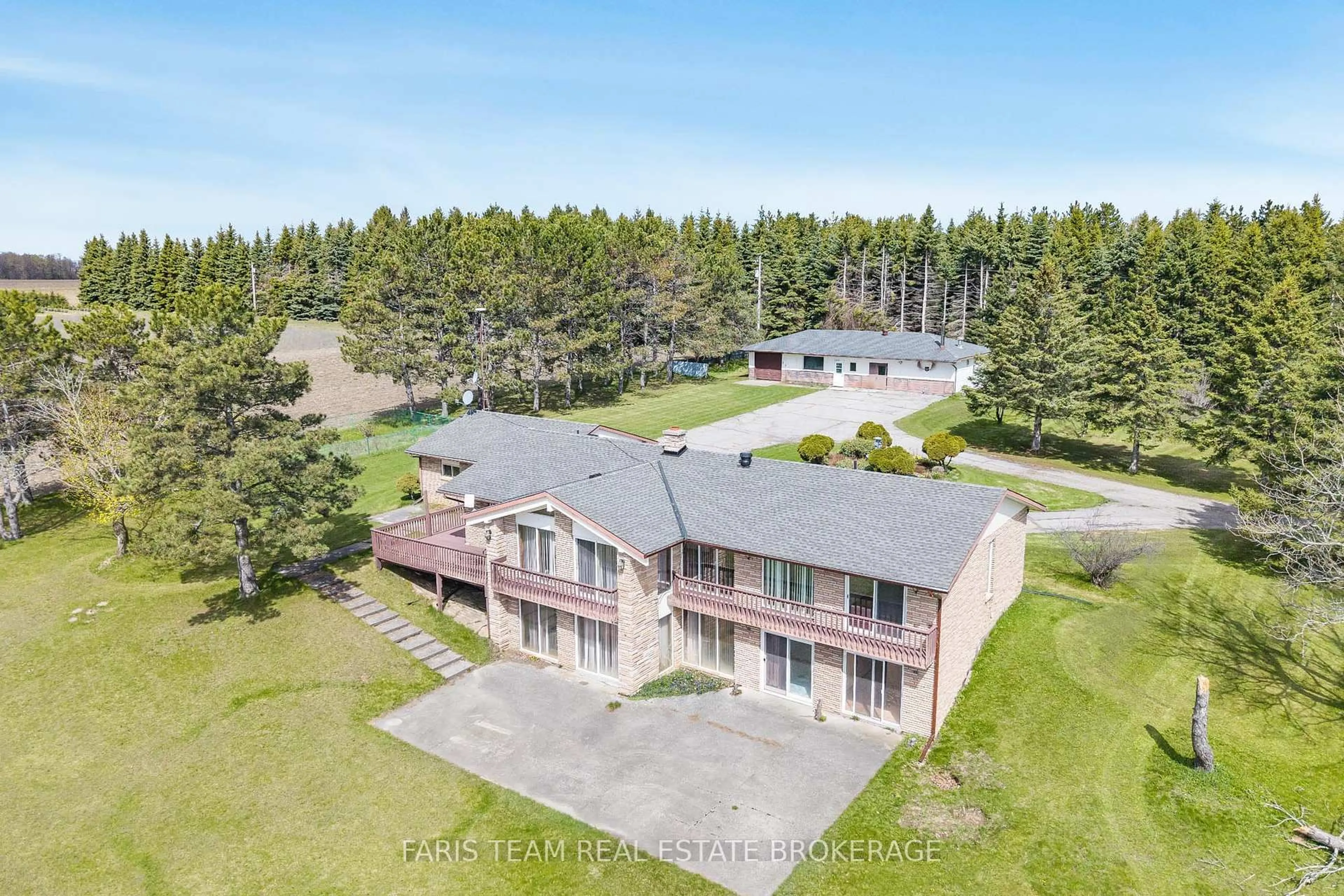 A pic from outside/outdoor area/front of a property/back of a property/a pic from drone, building for 5486 Concession Road 7, New Tecumseth Ontario L9R 1V3