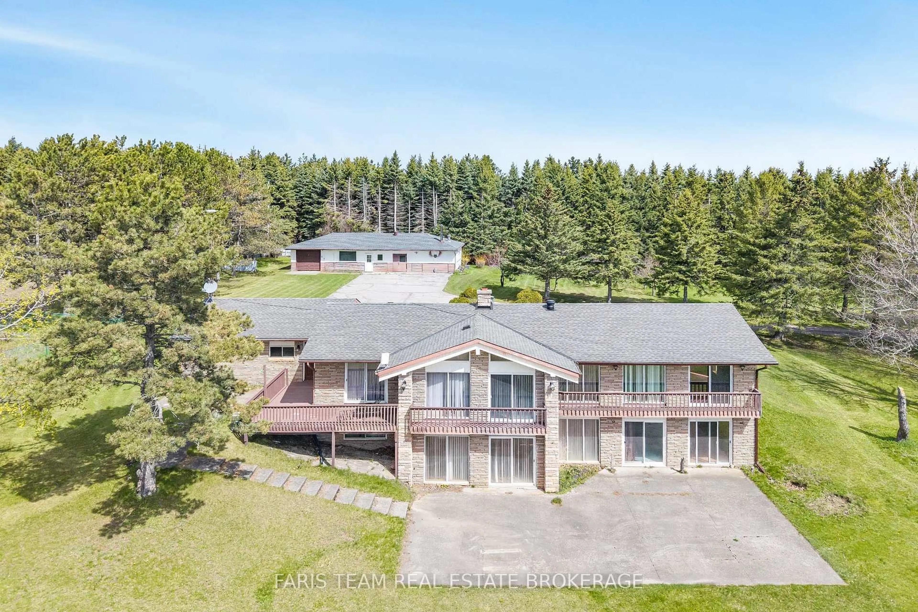 A pic from outside/outdoor area/front of a property/back of a property/a pic from drone, unknown for 5486 Concession Road 7, New Tecumseth Ontario L9R 1V3