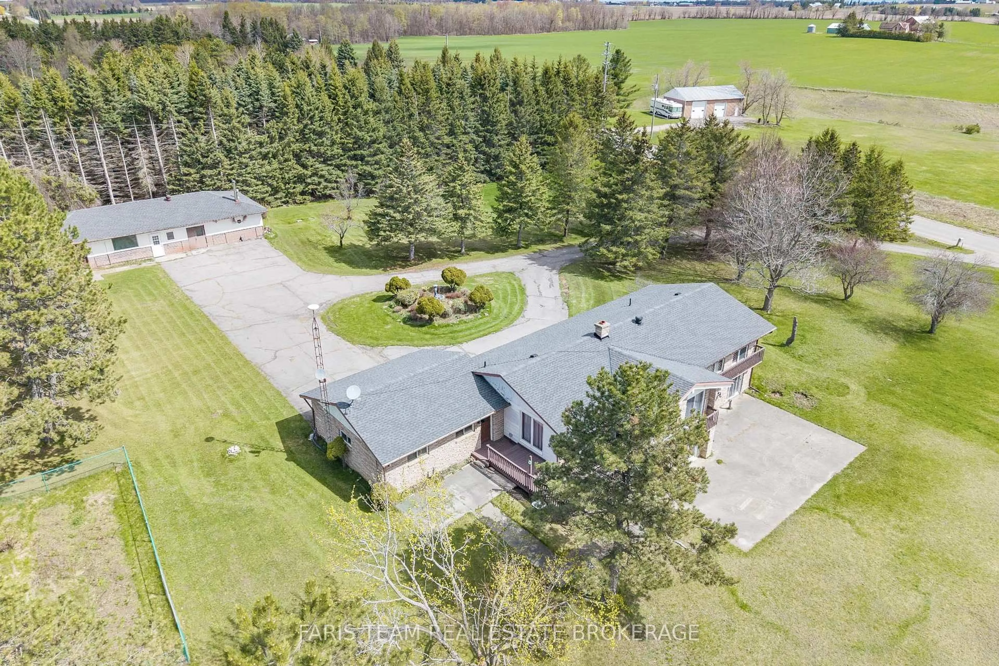 A pic from outside/outdoor area/front of a property/back of a property/a pic from drone, unknown for 5486 Concession Road 7, New Tecumseth Ontario L9R 1V3