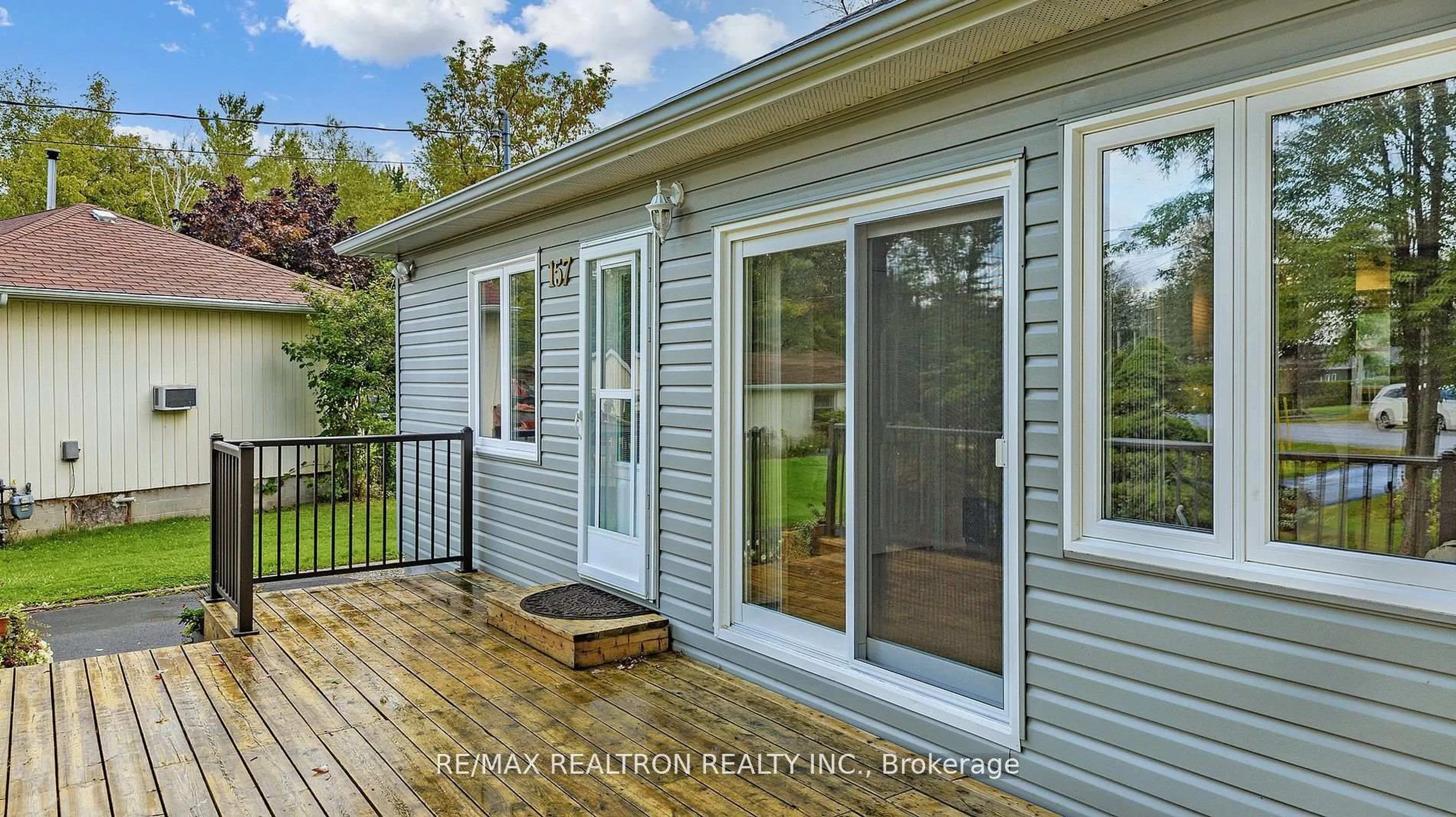 Home with vinyl exterior material, water/lake/river/ocean view for 157 Woodfield Dr, Georgina Ontario L0E 1N0