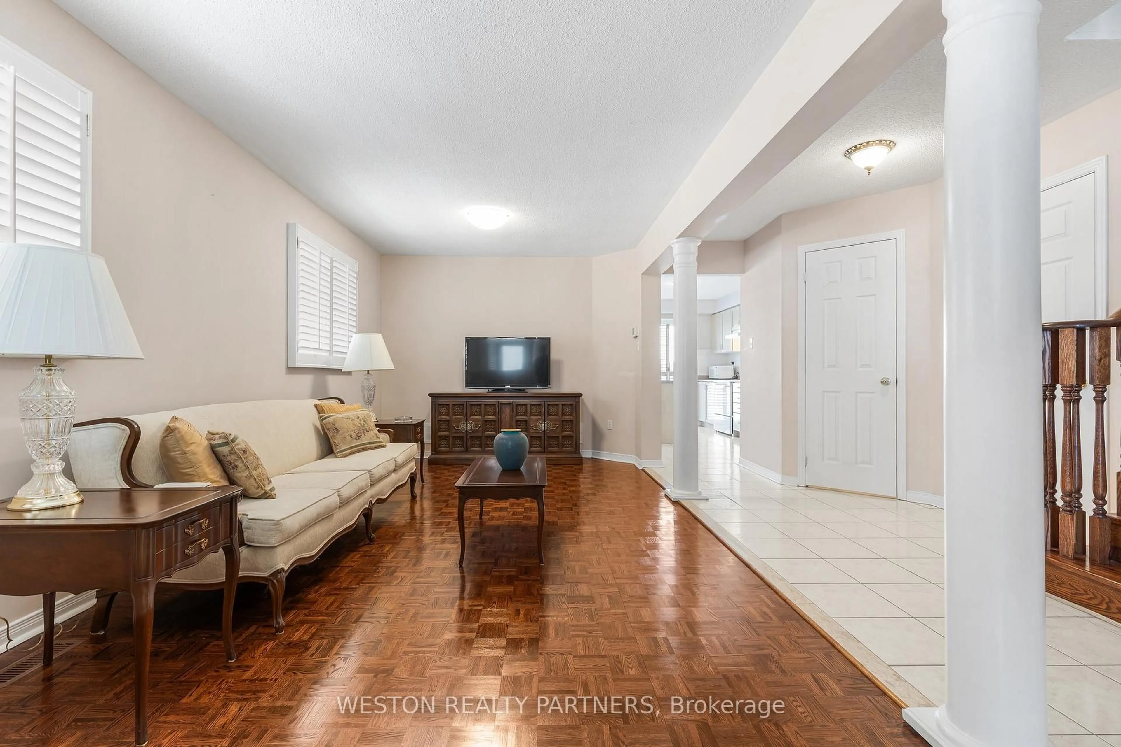 Living room with furniture, unknown for 142 Trail Ridge Lane, Markham Ontario L6C 2C5