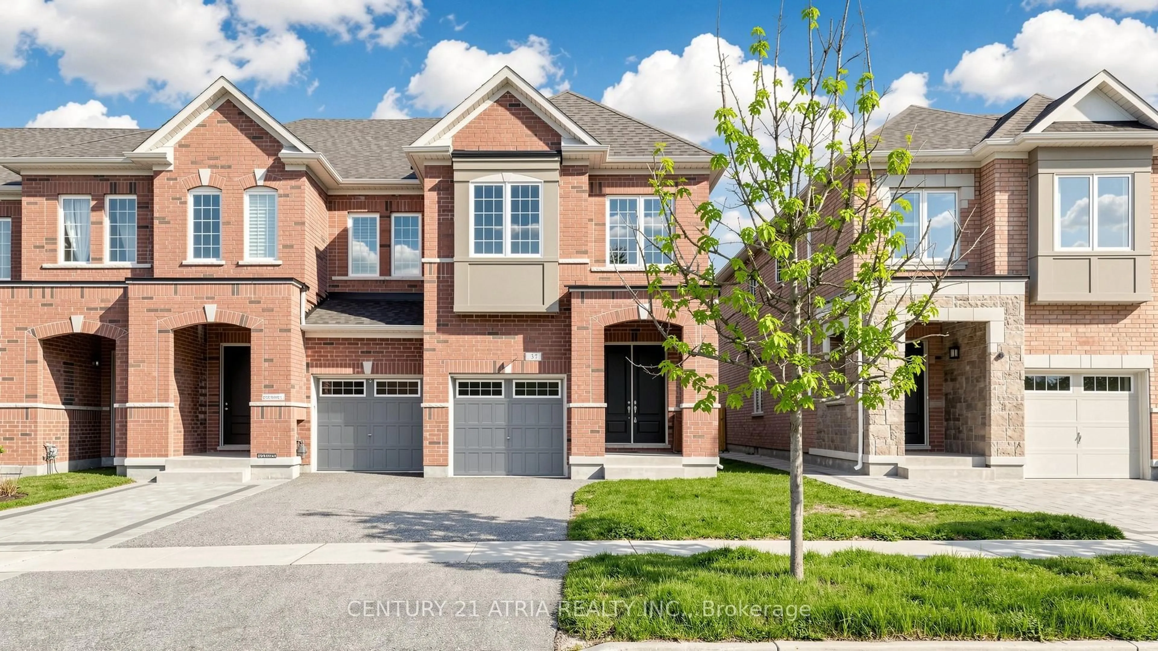 Home with brick exterior material, street for 37 Capreol Ave, Aurora Ontario L4G 0Z8