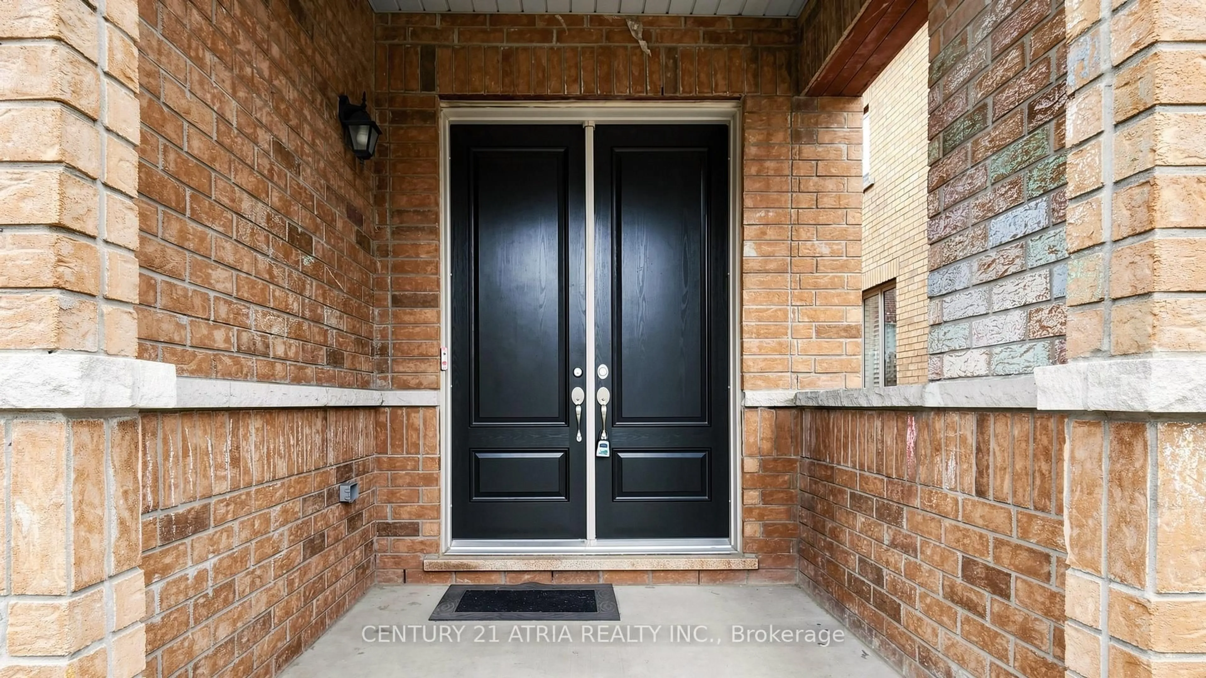 Indoor entryway for 37 Capreol Ave, Aurora Ontario L4G 0Z8