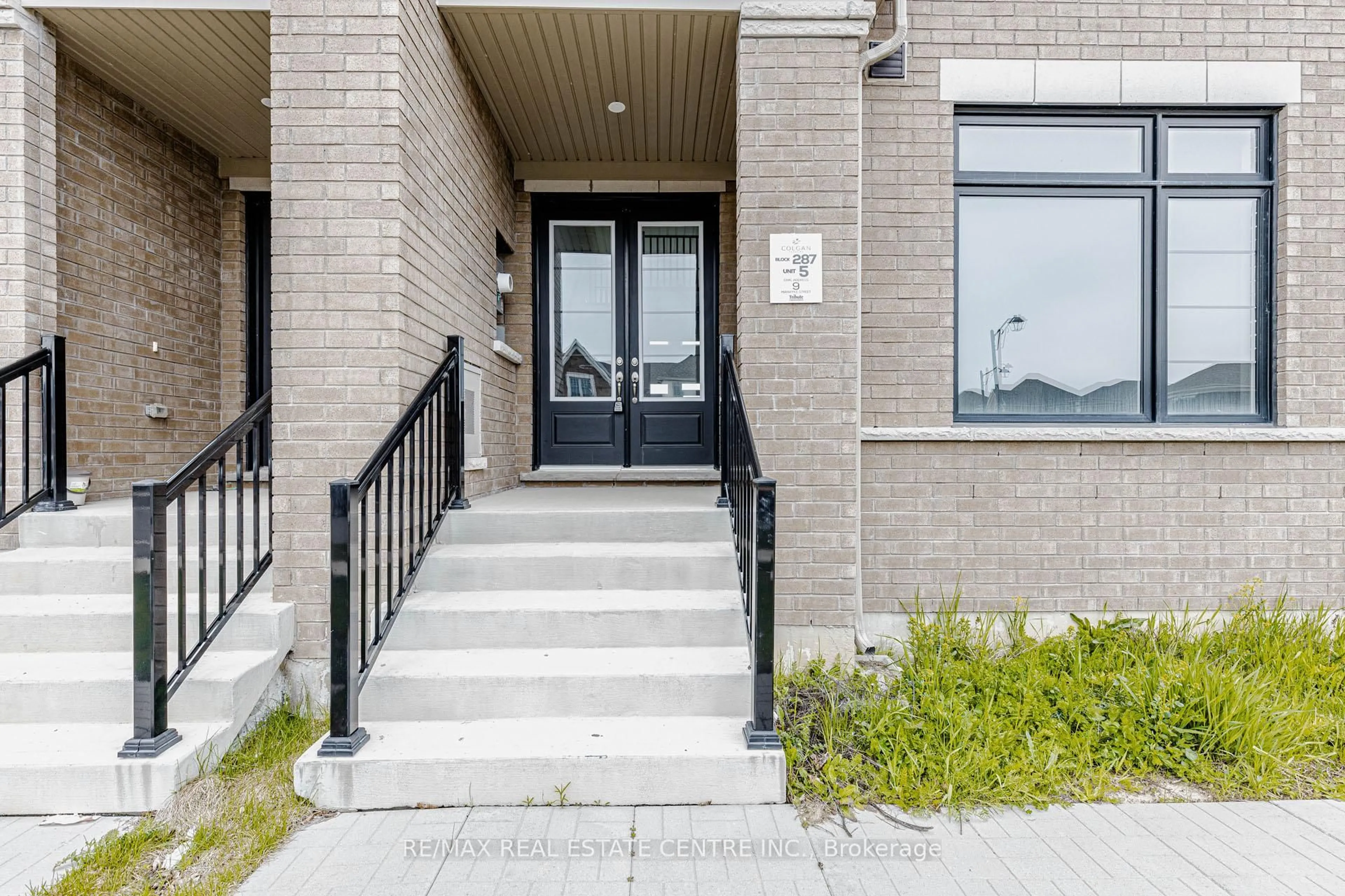 Indoor entryway for 9 Mayapple St, Adjala-Tosorontio Ontario L0G 1W0