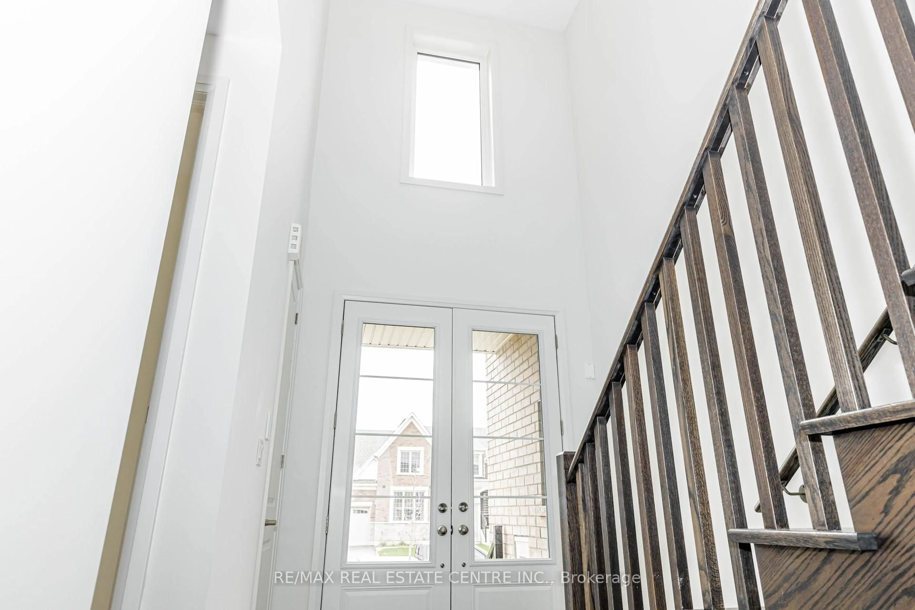 Indoor entryway for 9 Mayapple St, Adjala-Tosorontio Ontario L0G 1W0