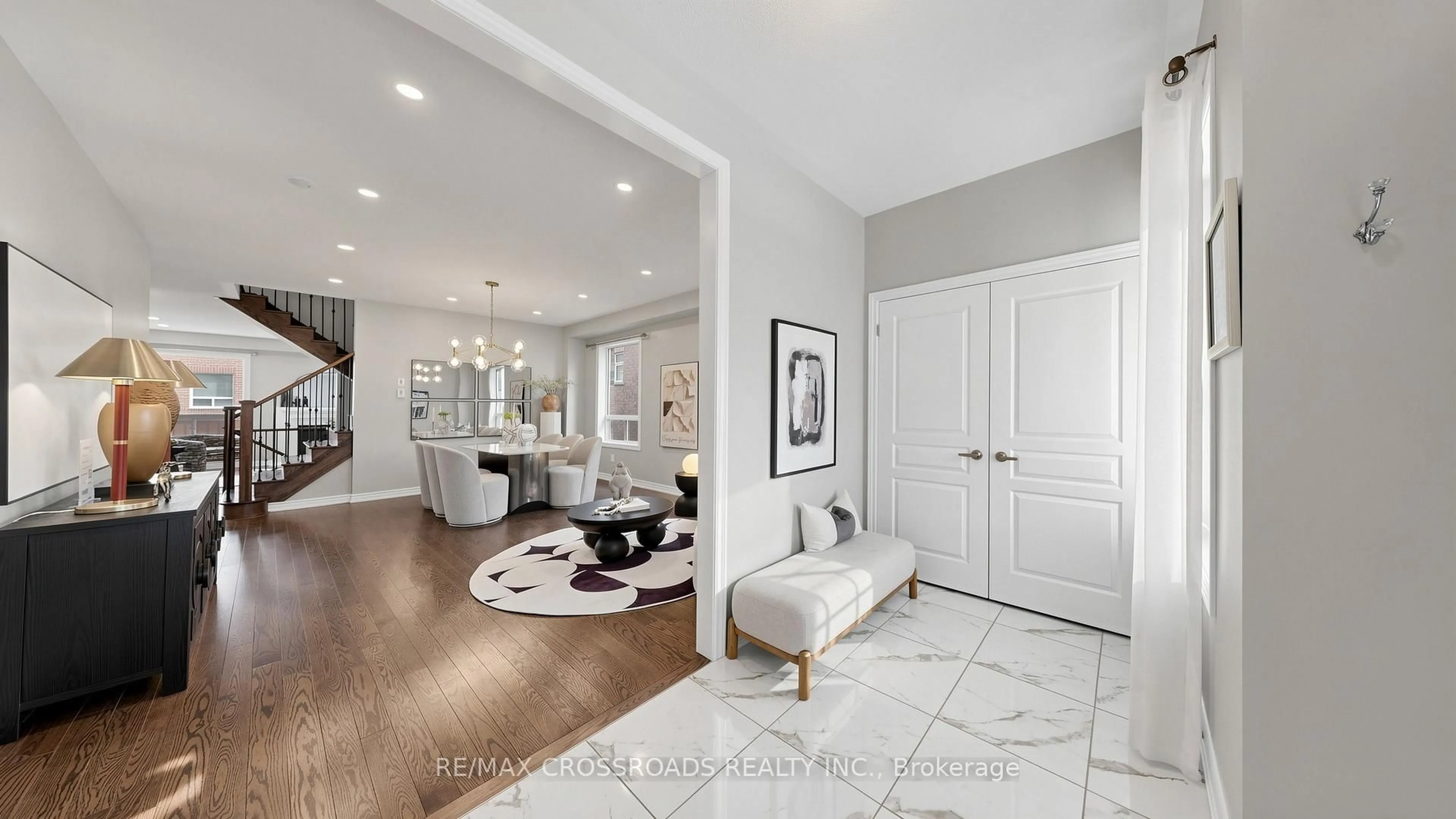Indoor entryway for 29 Lampkin St, Georgina Ontario L0E 1R0