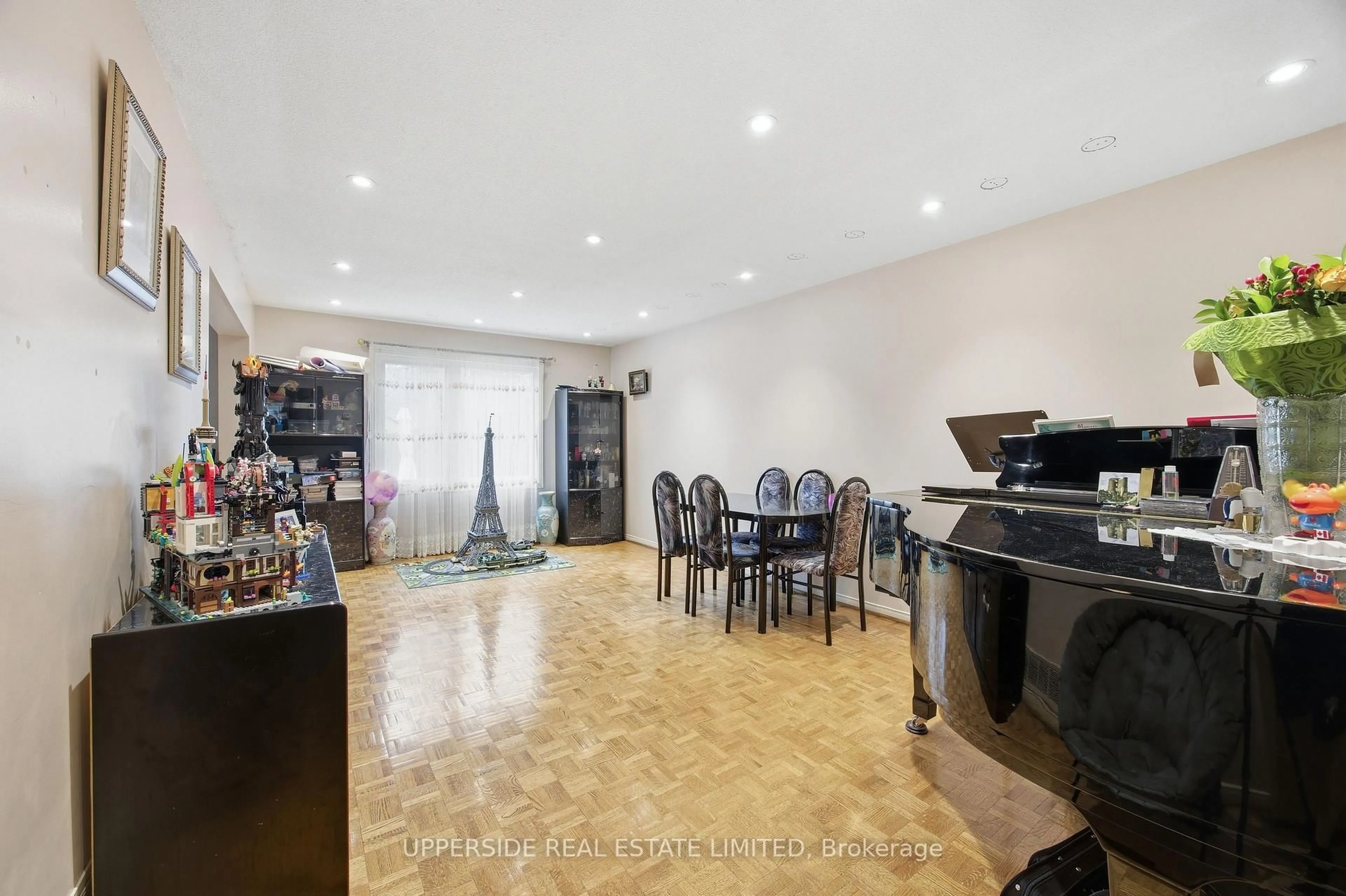 Unknown for 691 York Hill Blvd, Vaughan Ontario L4J 5G4