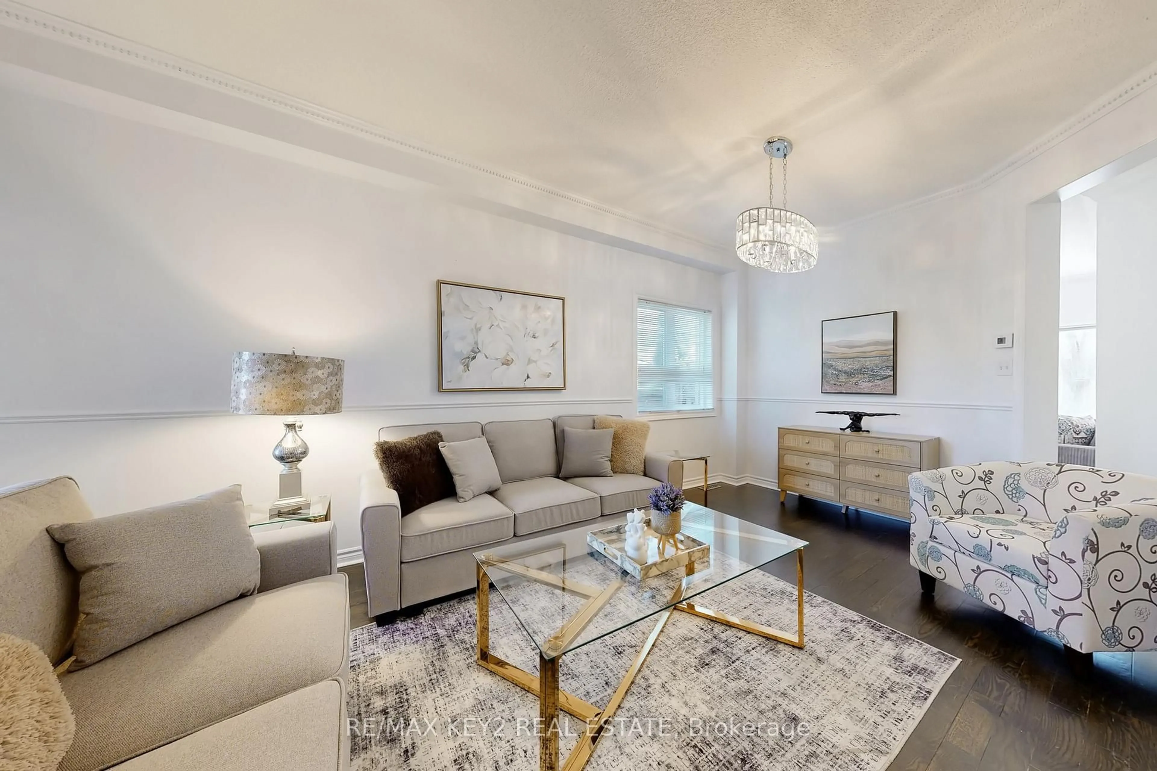 Living room with furniture, unknown for 29 Woodhaven Cres, Richmond Hill Ontario L4E 3T1