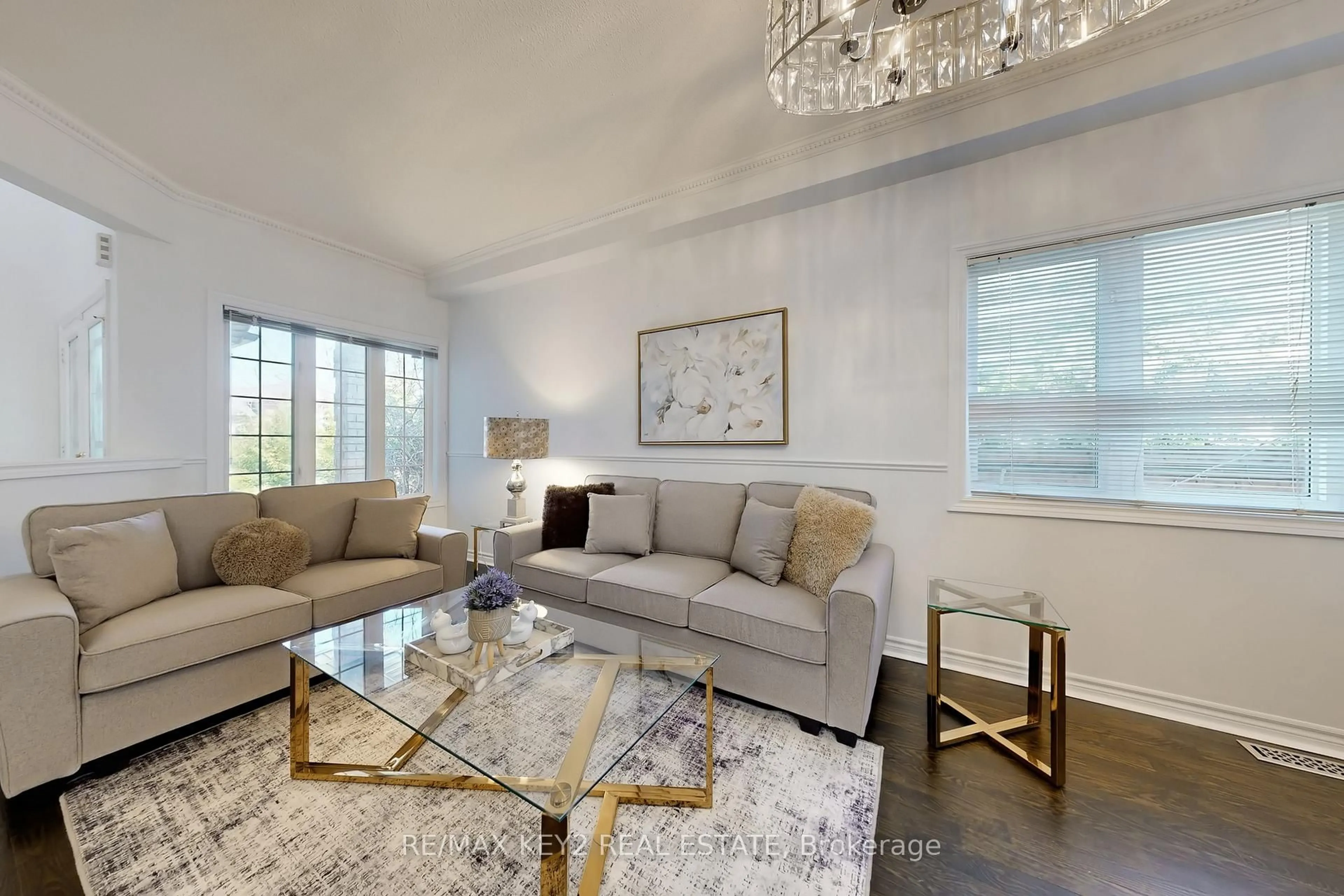 Living room with furniture, unknown for 29 Woodhaven Cres, Richmond Hill Ontario L4E 3T1