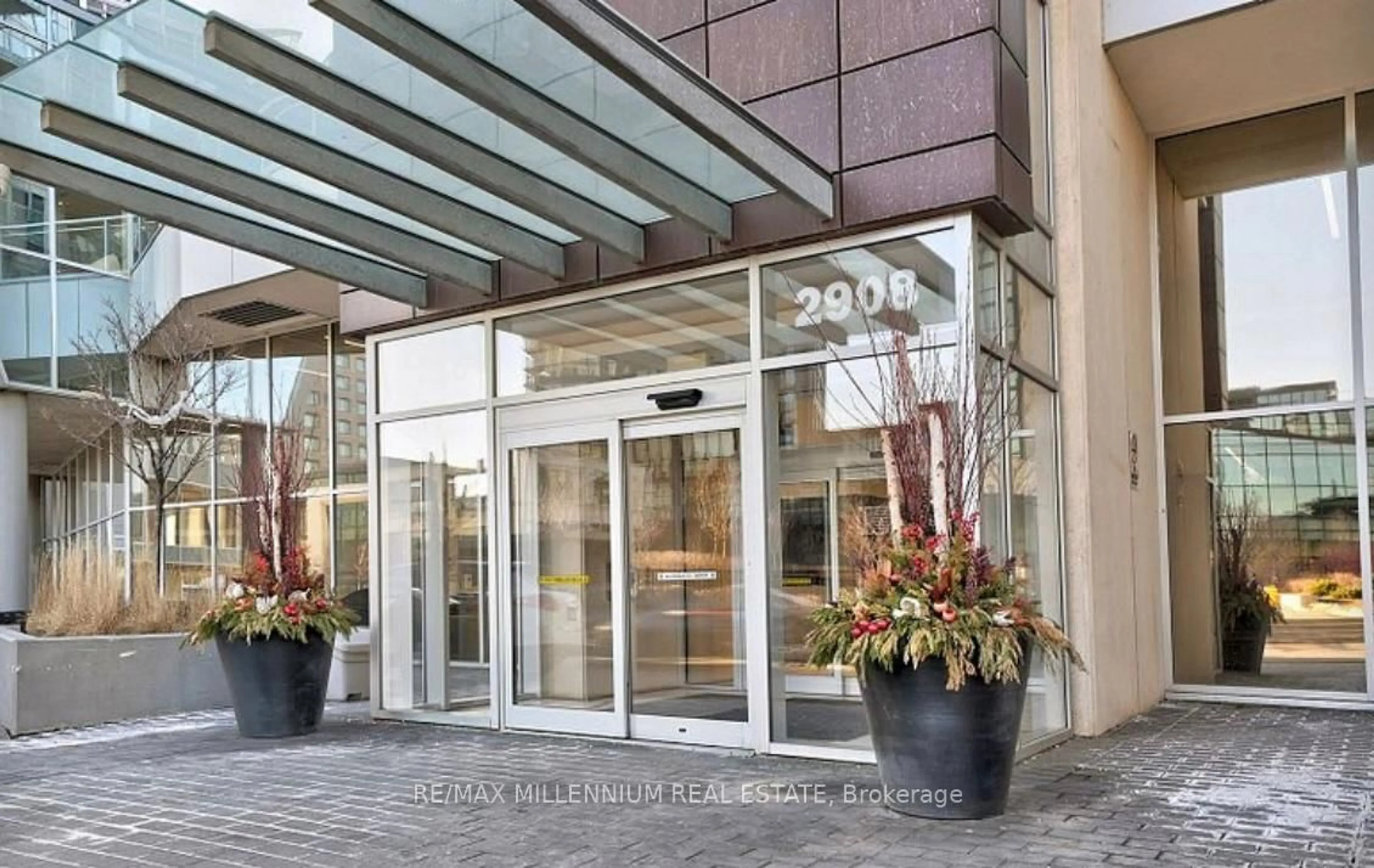 Indoor foyer for 2908 Hwy 7 #1207, Vaughan Ontario L4K 0K5