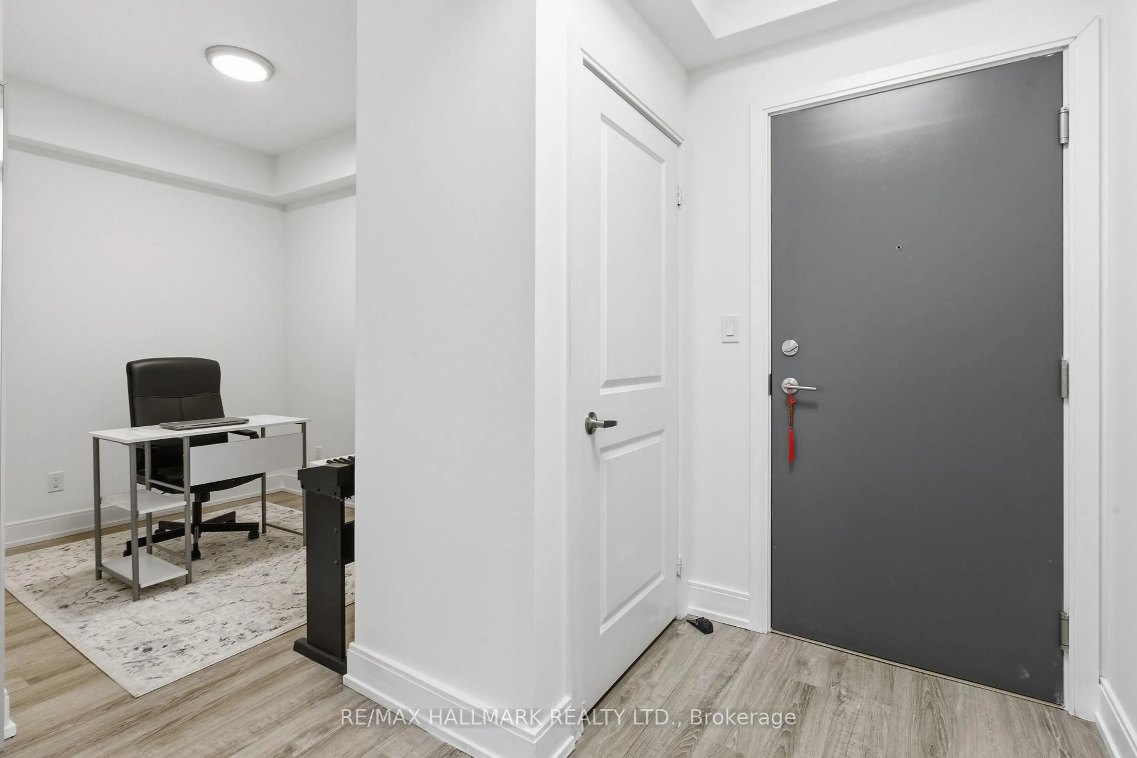 Indoor entryway for 9608 Yonge St #1112A, Richmond Hill Ontario L4C 1V6