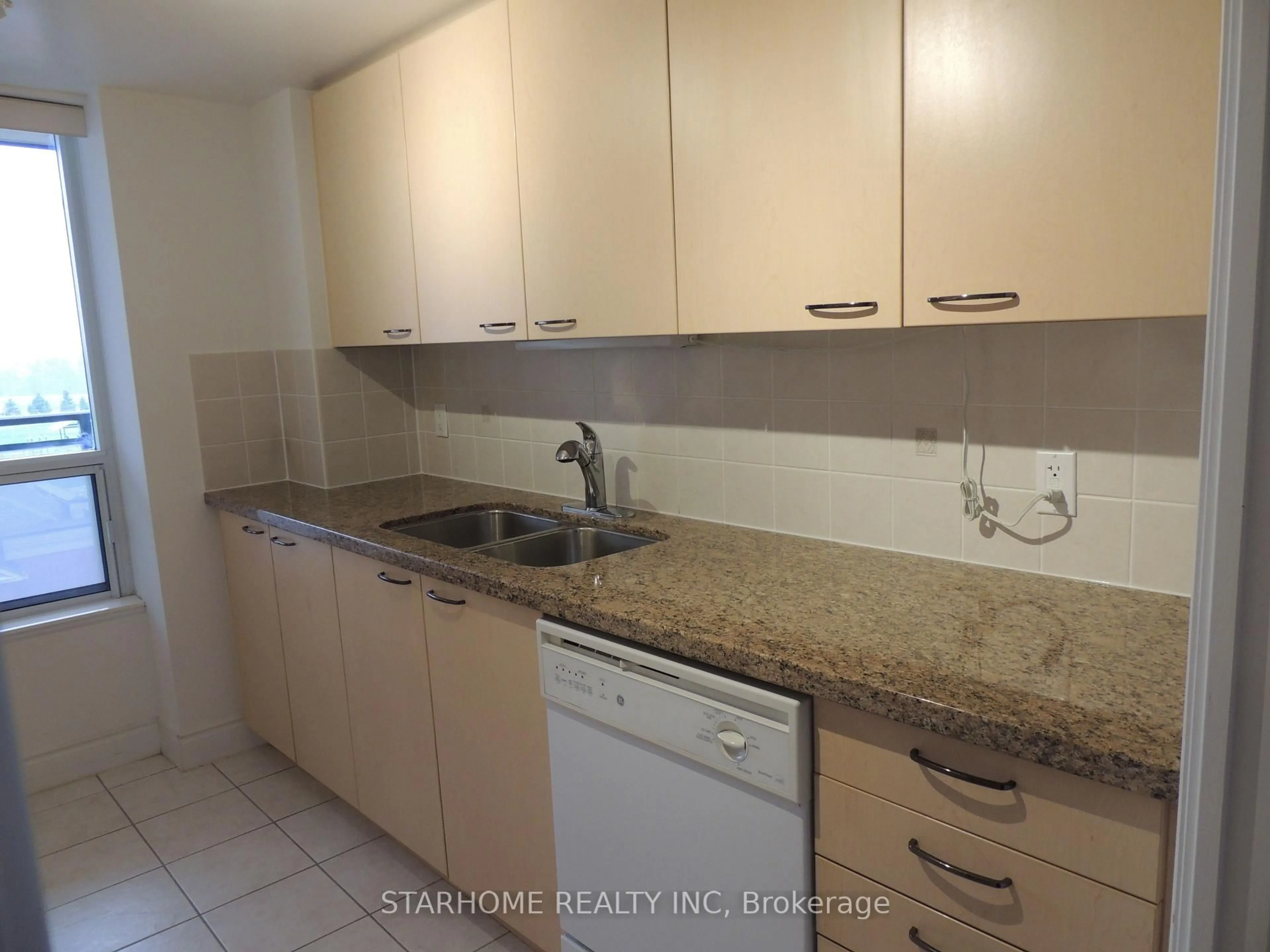 Standard kitchen, unknown for 51 Saddlecreek Dr #605, Markham Ontario L3T 7Z1
